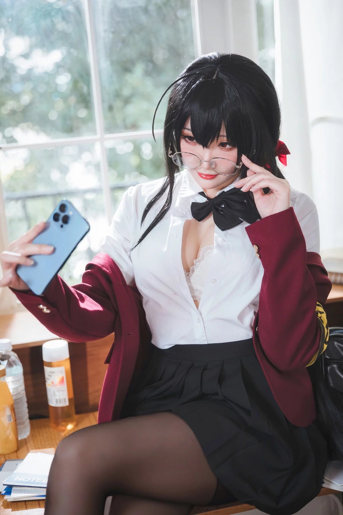 Coser美女瓜希酱大凤JK主题性感白T配黑短裙半脱露蕾丝内衣超薄黑丝诱惑写真30P