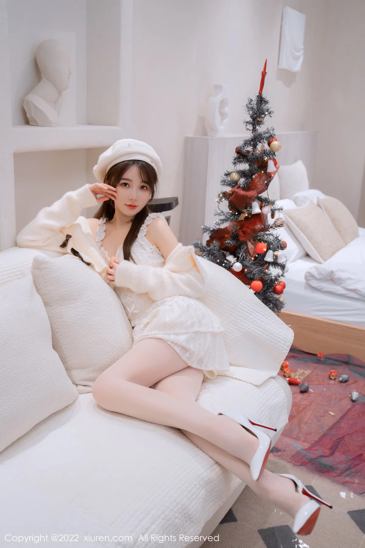 XiuRen第6025期_模特婠婠么性感白色毛线上衣配白短裙秀曼妙身姿完美诱惑写真68P