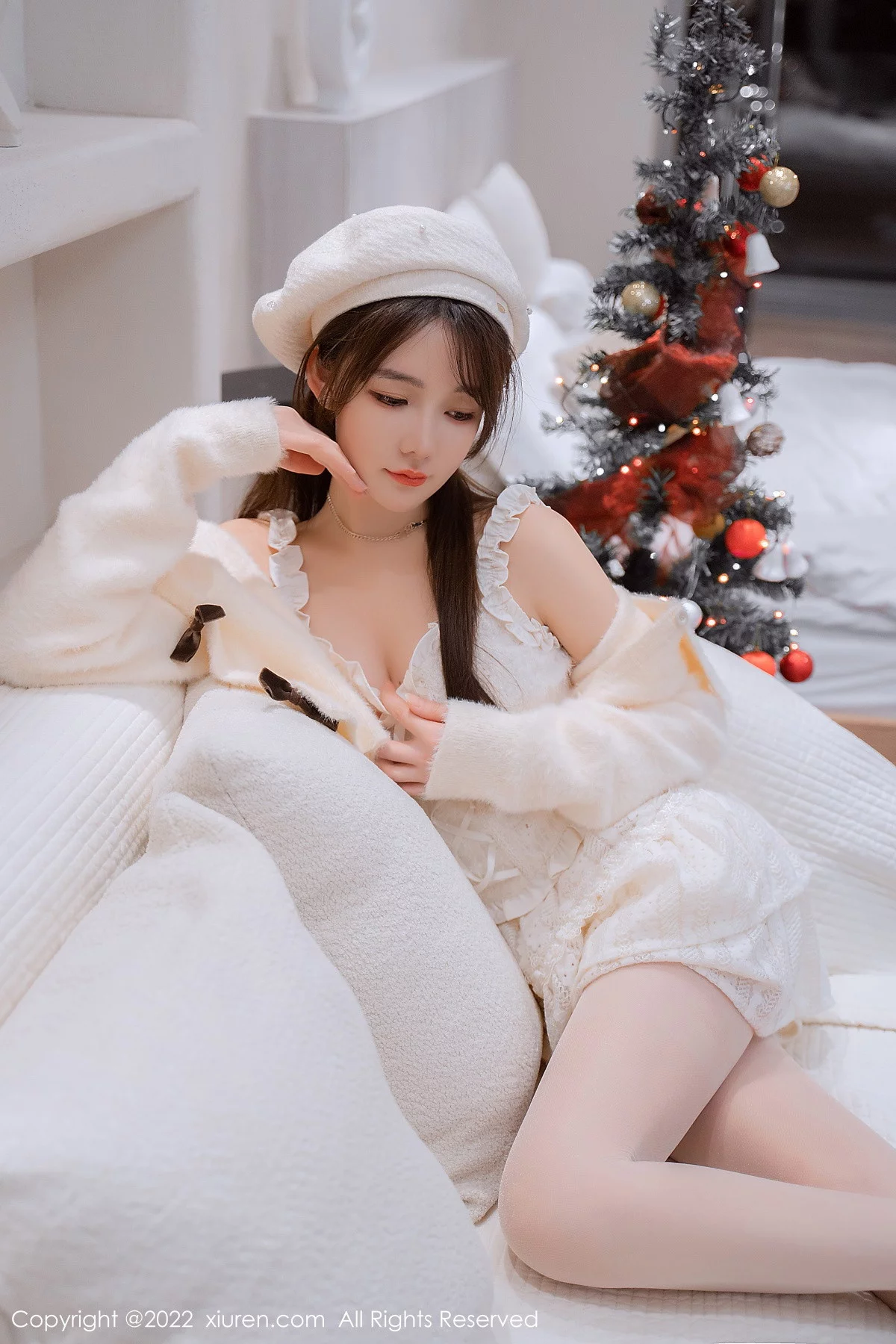 XiuRen第6025期_模特婠婠么性感白色毛线上衣配白短裙秀曼妙身姿完美诱惑写真68P