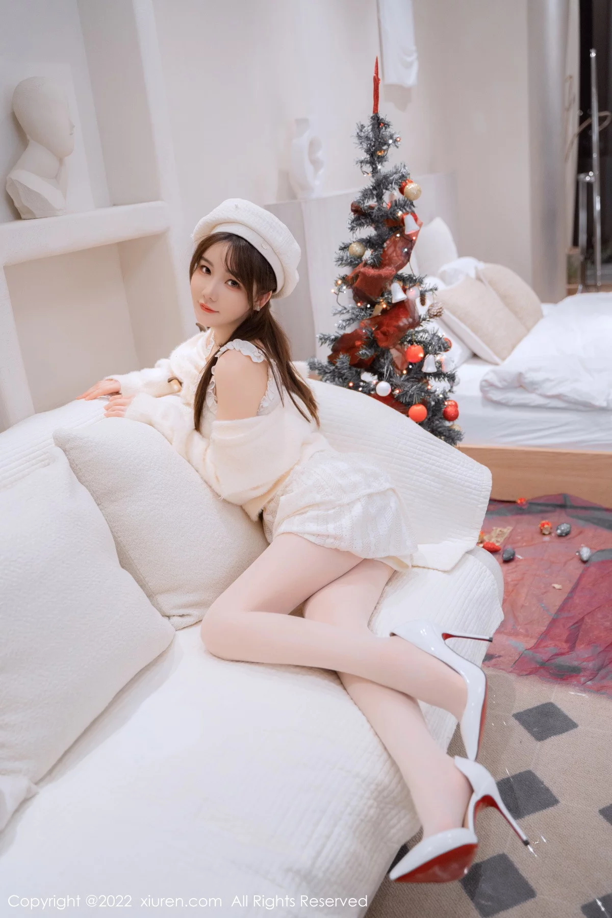 XiuRen第6025期_模特婠婠么性感白色毛线上衣配白短裙秀曼妙身姿完美诱惑写真68P