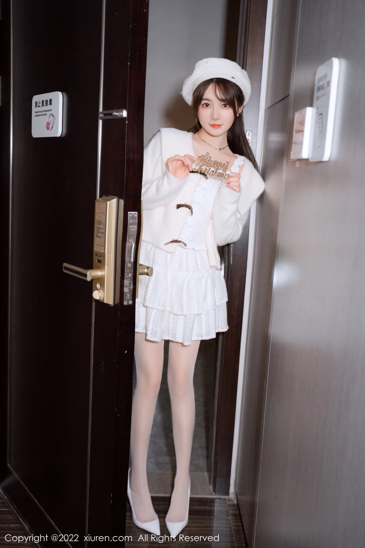 XiuRen第6025期_模特婠婠么性感白色毛线上衣配白短裙秀曼妙身姿完美诱惑写真68P