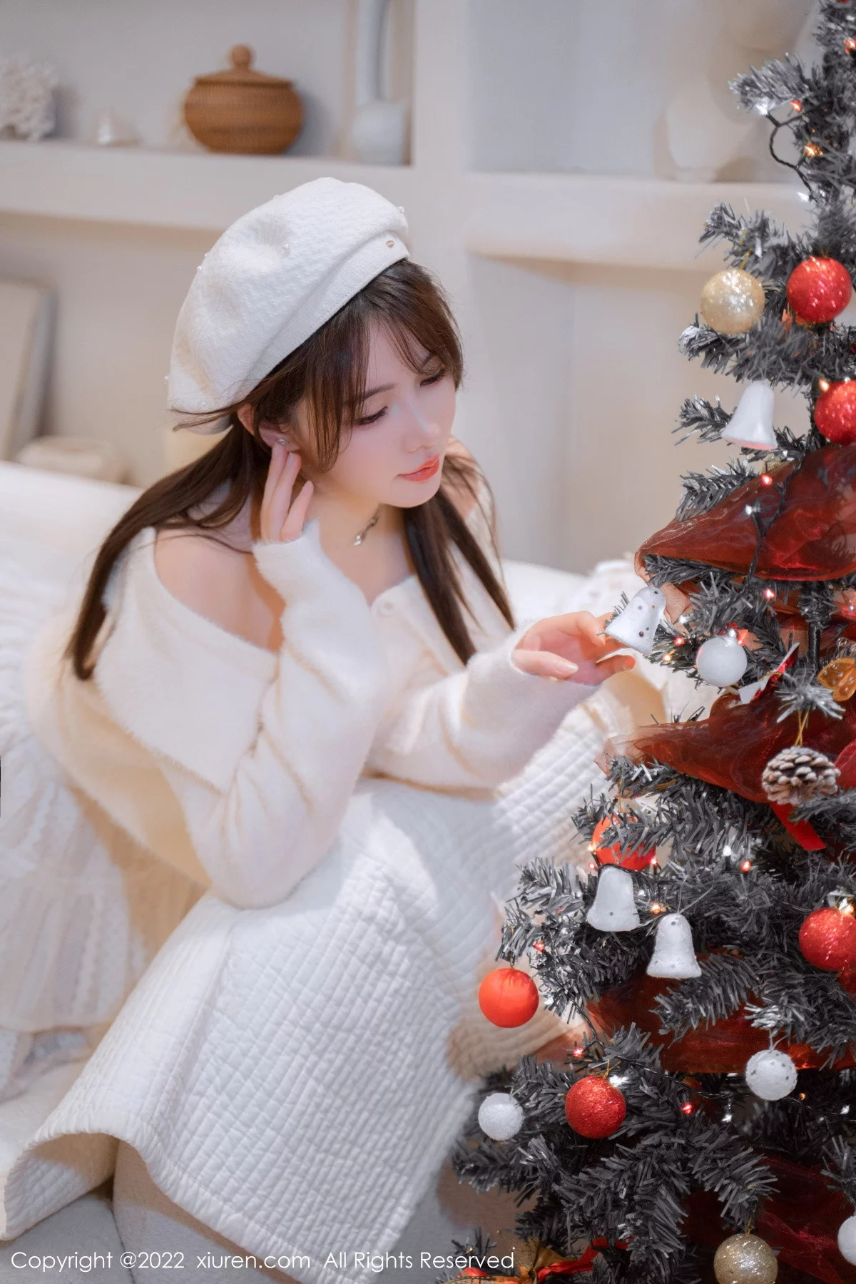 XiuRen第6025期_模特婠婠么性感白色毛线上衣配白短裙秀曼妙身姿完美诱惑写真68P