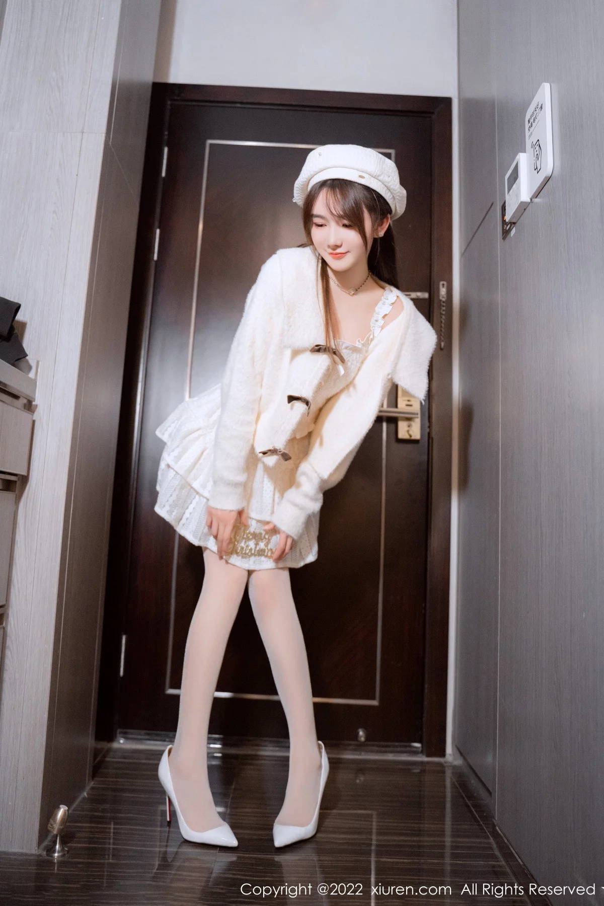 XiuRen第6025期_模特婠婠么性感白色毛线上衣配白短裙秀曼妙身姿完美诱惑写真68P