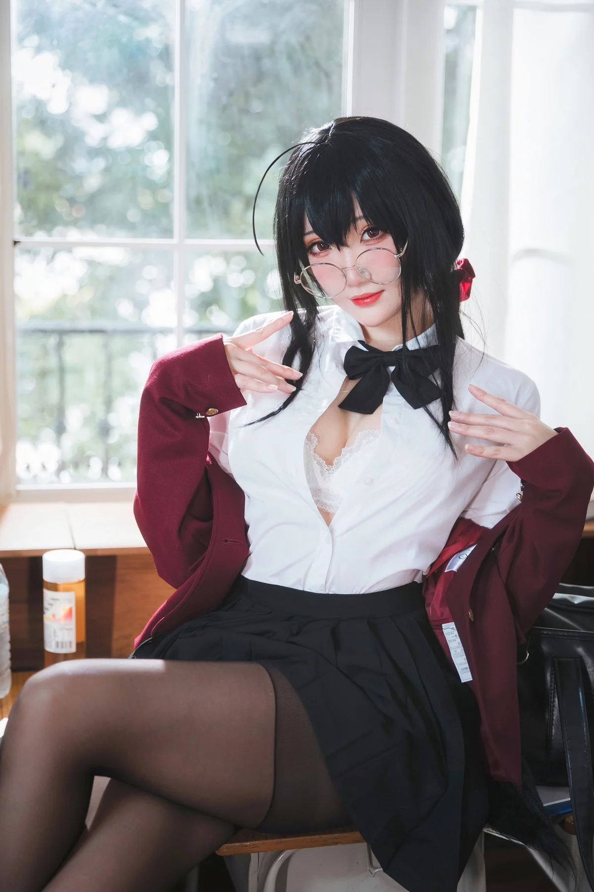 Coser美女瓜希酱大凤JK主题性感白T配黑短裙半脱露蕾丝内衣超薄黑丝诱惑写真30P