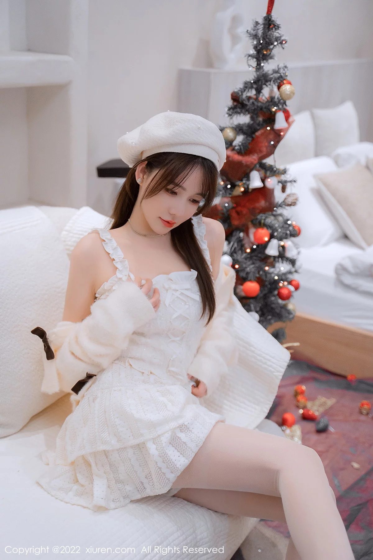 XiuRen第6025期_模特婠婠么性感白色毛线上衣配白短裙秀曼妙身姿完美诱惑写真68P