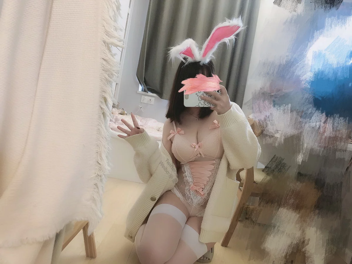Coser美女是一只废喵了六月Fantia合集主题红色薄纱服饰露蕾丝内衣诱惑写真55P