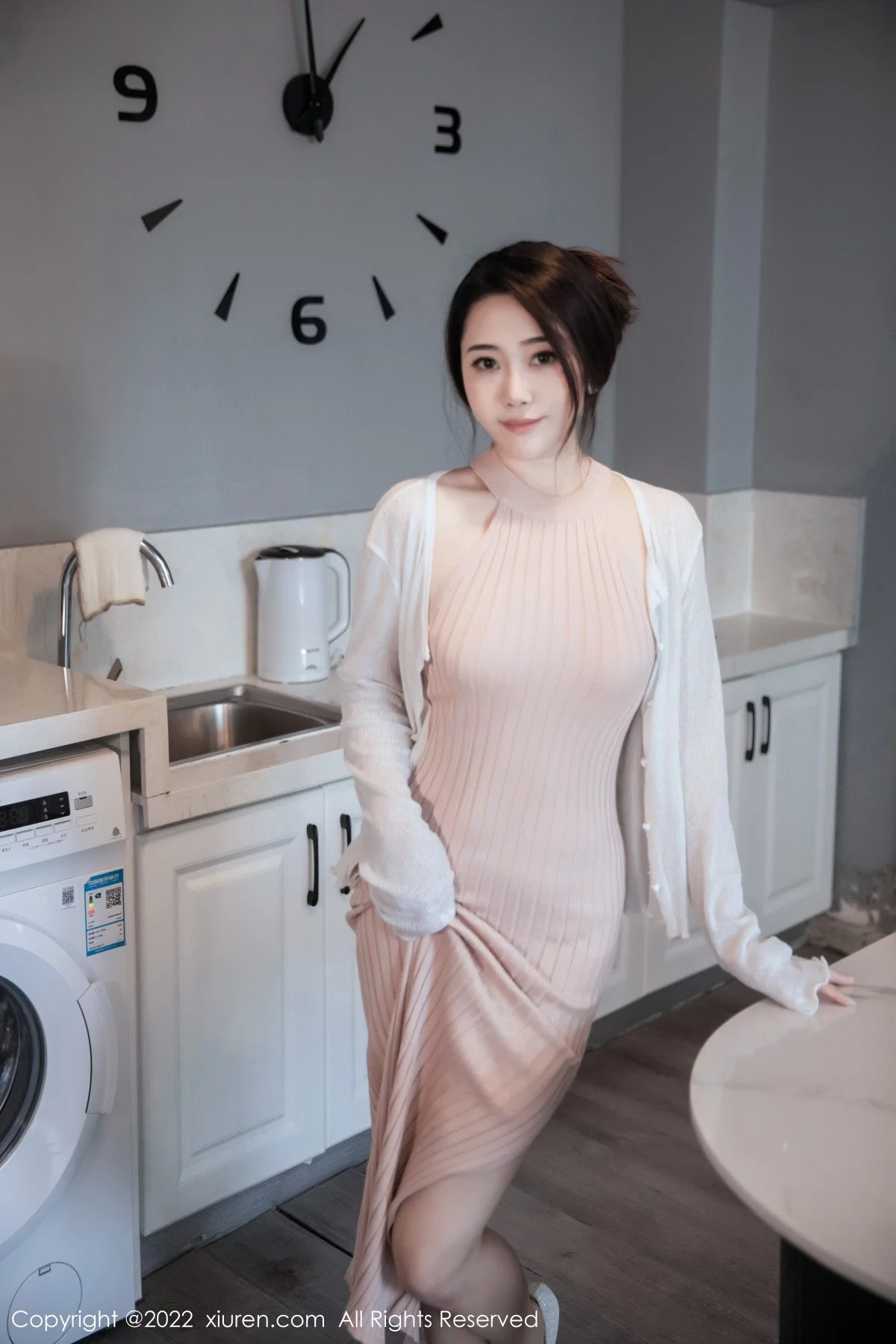 XiuRen第6066期_模特严利娅Yuliya性感粉色开叉连衣长裙秀白嫩美腿撩人诱惑写真55P