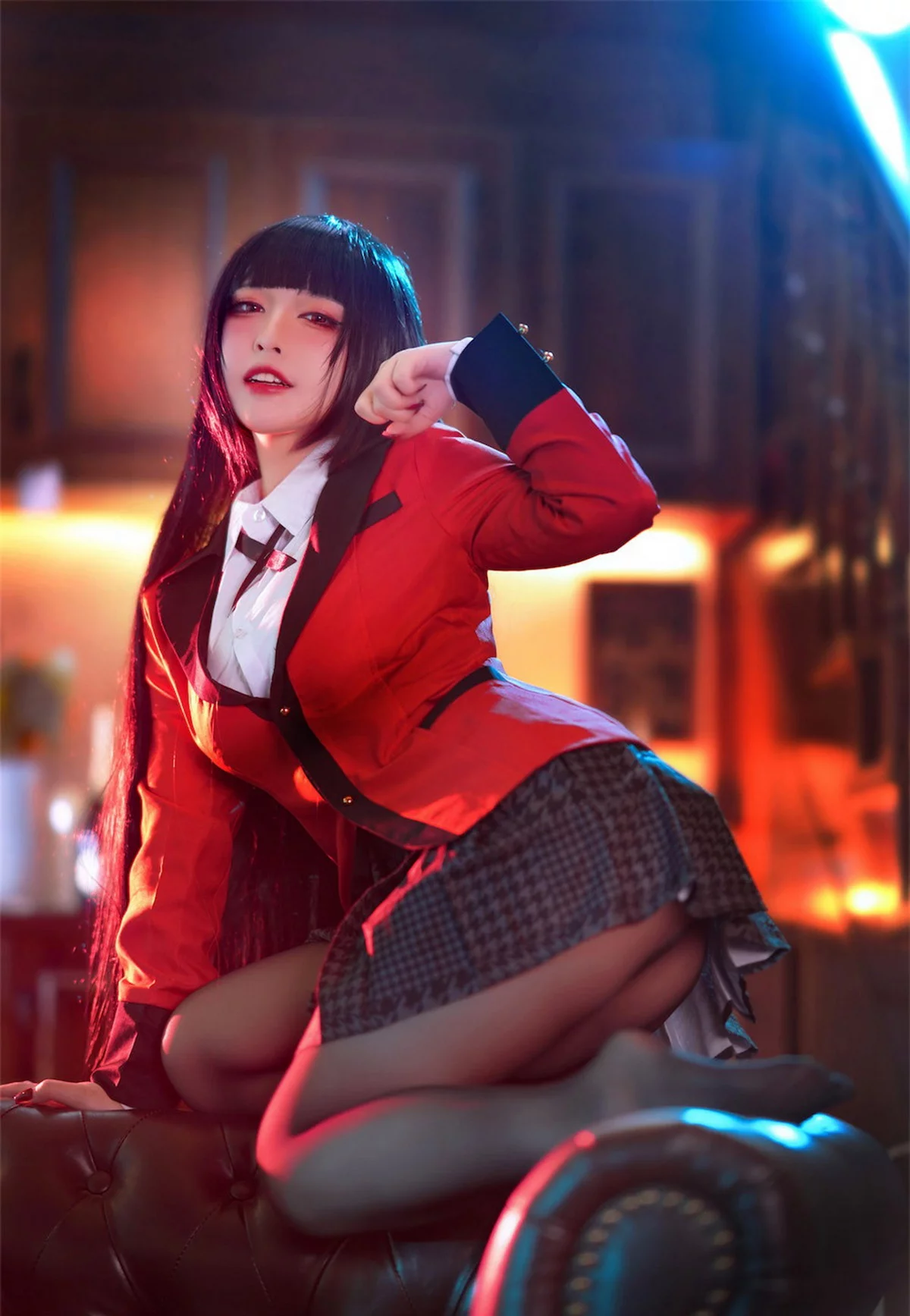 网络美女索索半半子梦子主题性感红色外套配黑短裙露超薄黑丝秀美腿诱惑写真48P