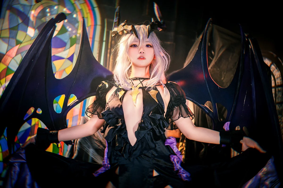 Coser美女伊喵君四叶草剧场法芙娜主题性感黑色开胸服饰秀白嫩肌肤诱惑写真27P