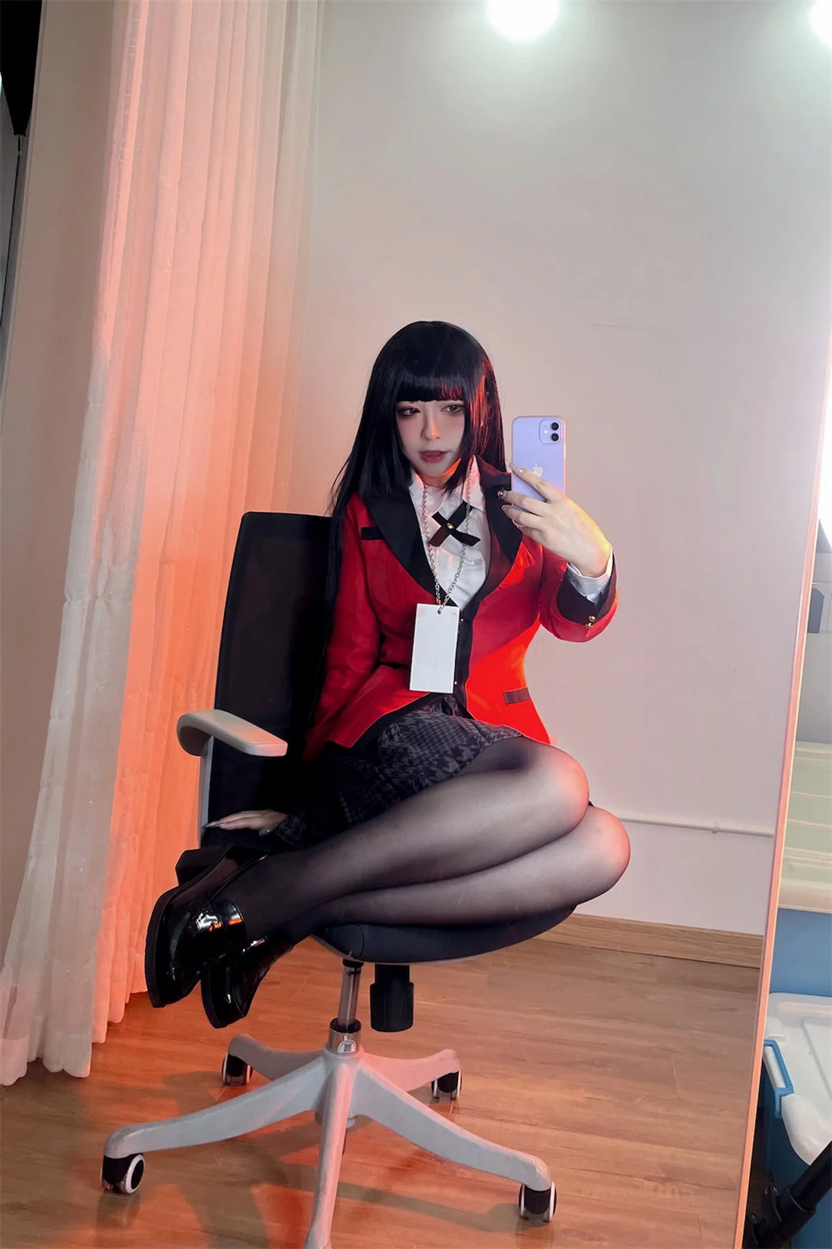 网络美女索索半半子梦子主题性感红色外套配黑短裙露超薄黑丝秀美腿诱惑写真48P