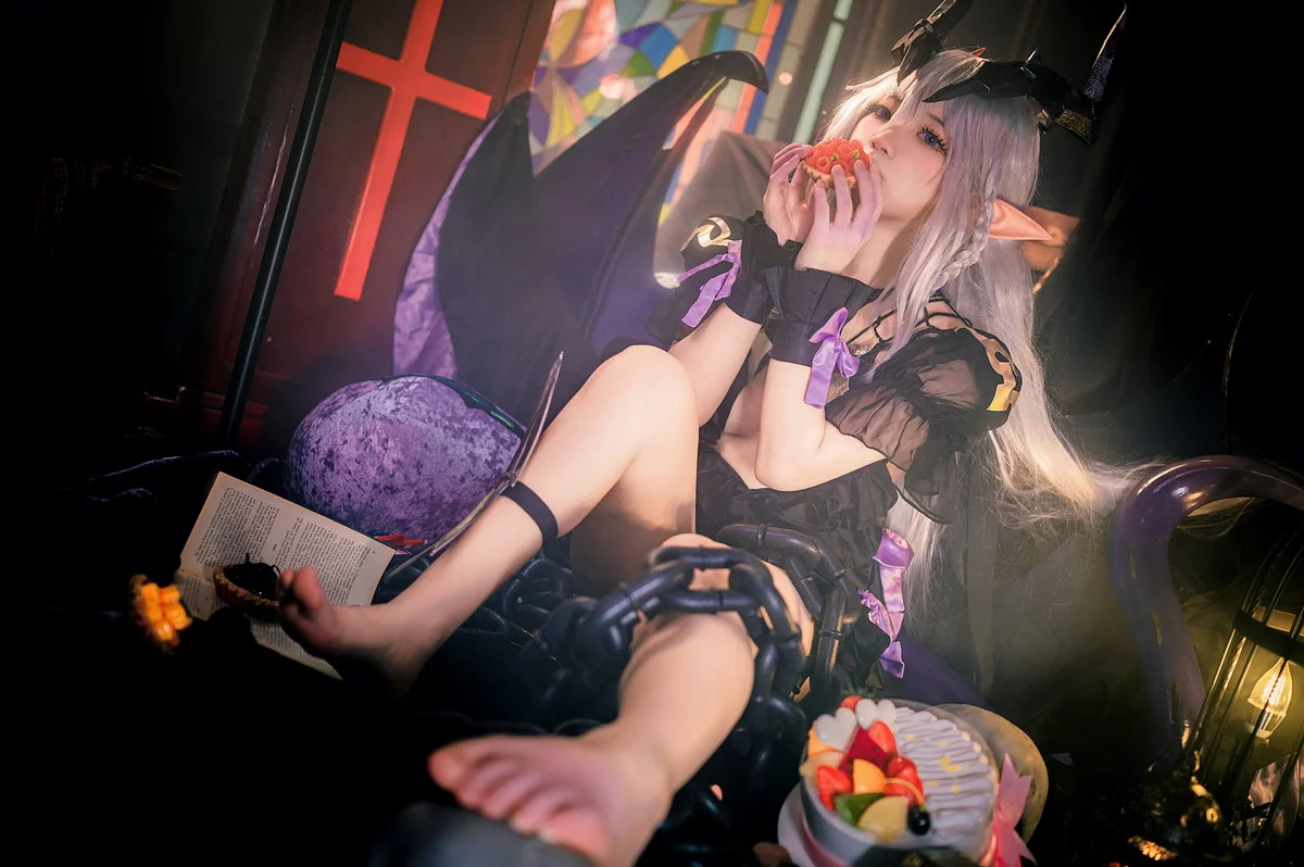 Coser美女伊喵君四叶草剧场法芙娜主题性感黑色开胸服饰秀白嫩肌肤诱惑写真27P