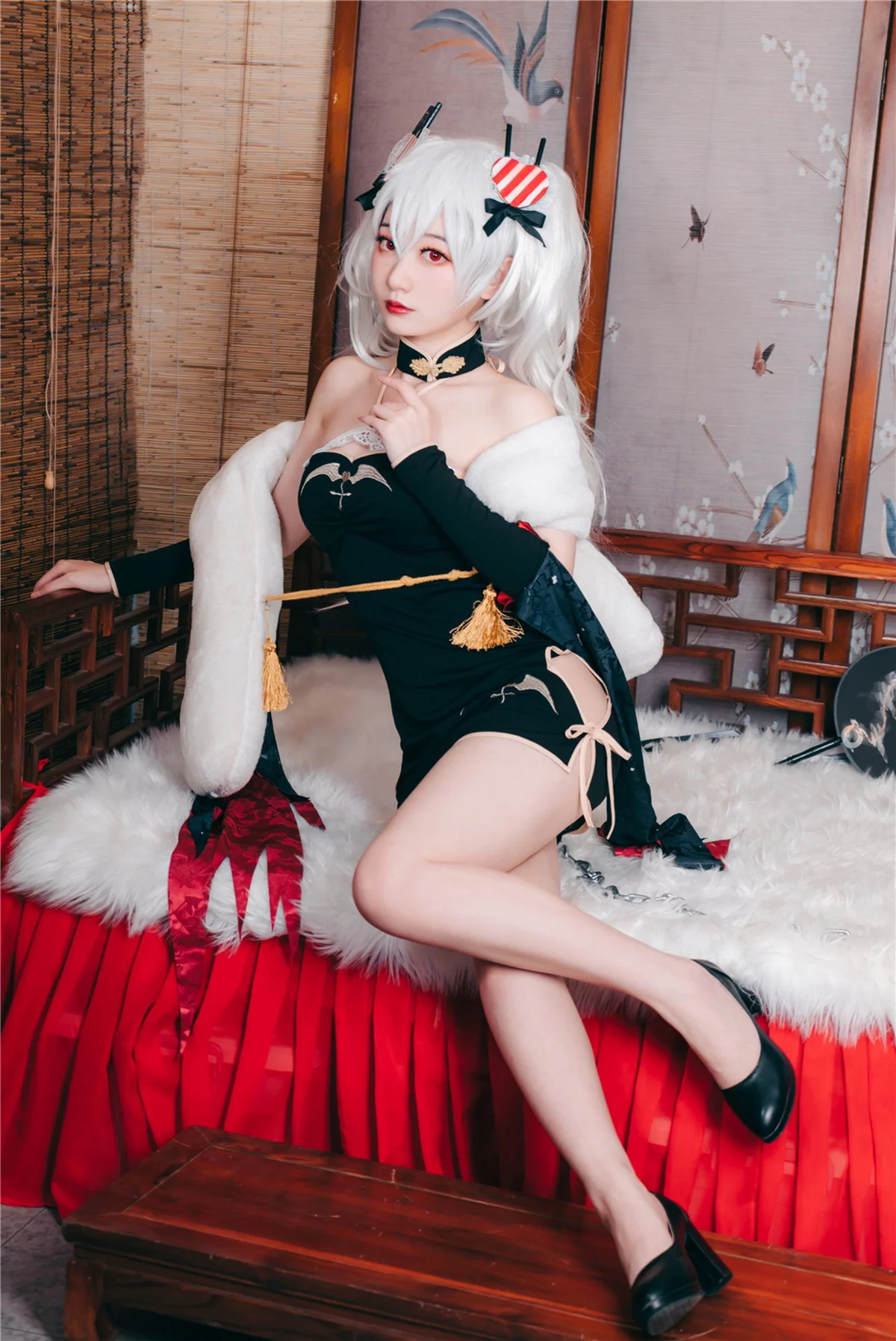 Coser美女桃墨吸血鬼旗袍主题私房性感黑色超短旗袍秀白嫩肌肤迷人诱惑写真40P
