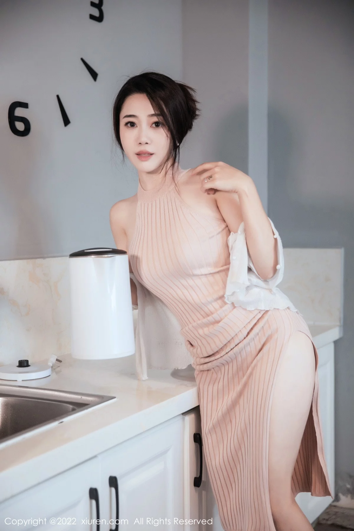 XiuRen第6066期_模特严利娅Yuliya性感粉色开叉连衣长裙秀白嫩美腿撩人诱惑写真55P