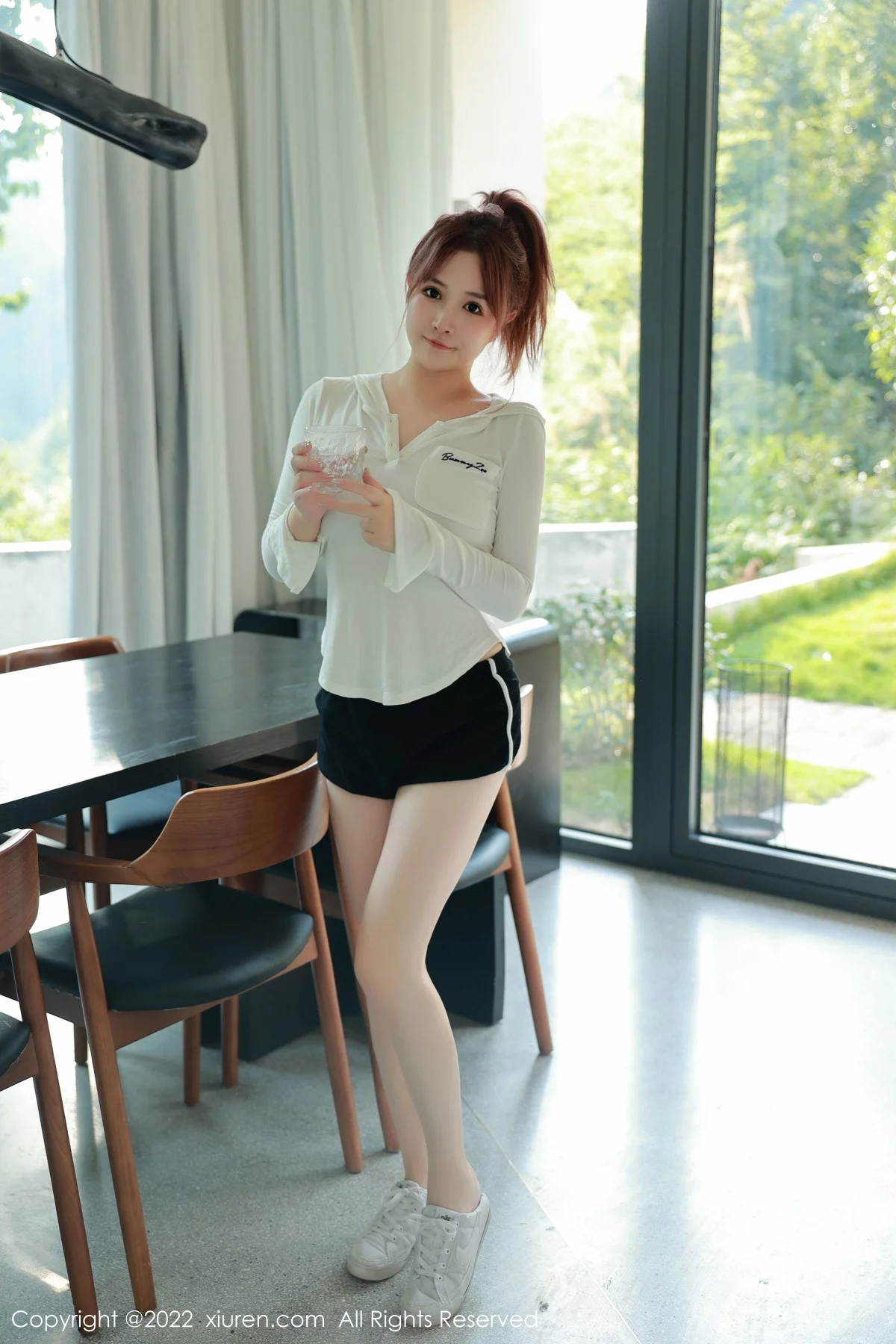 XiuRen第6067期_模特养乐多DoDo性感白T恤配黑色内衣半脱秀完美身材诱惑写真57P