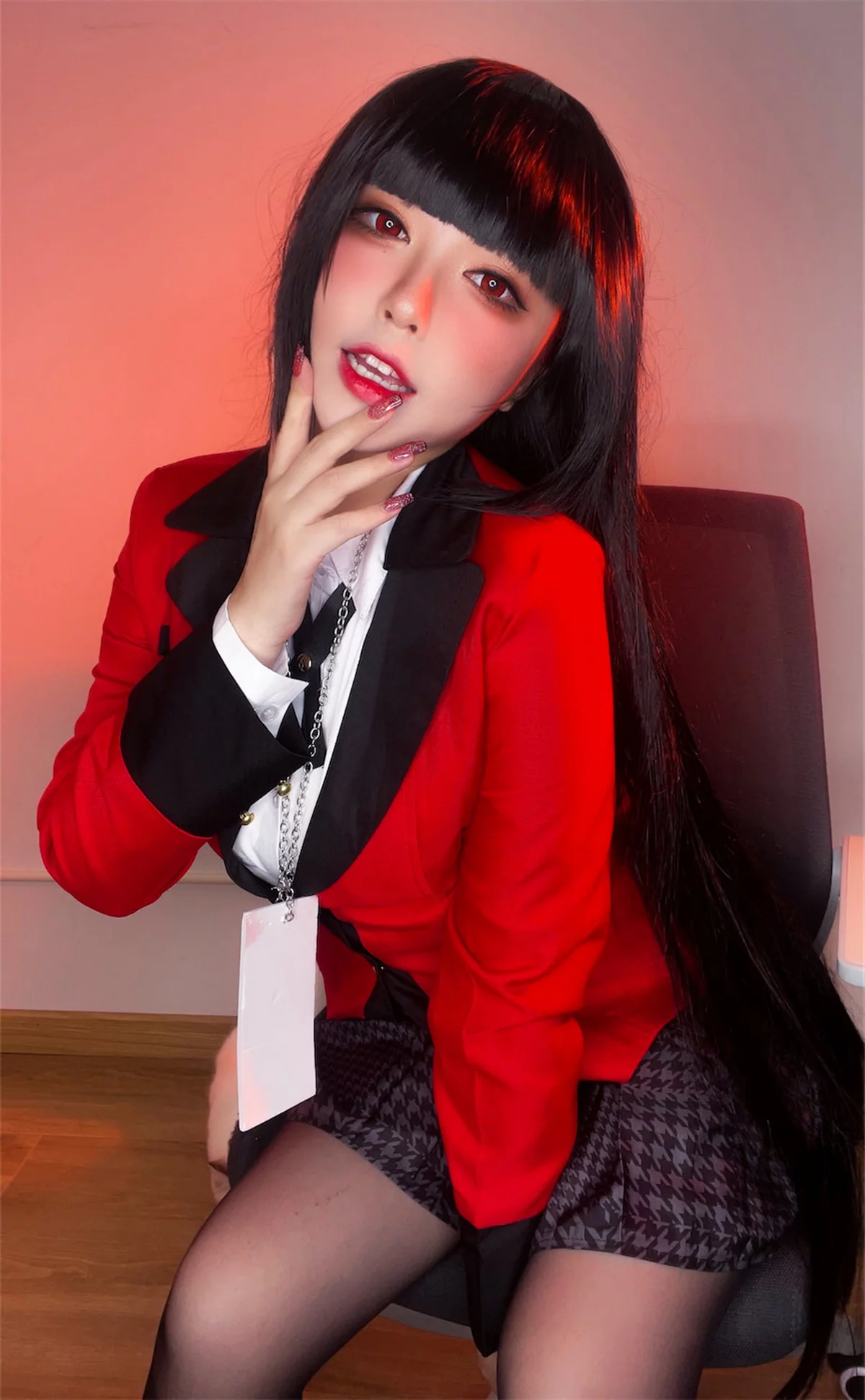 网络美女索索半半子梦子主题性感红色外套配黑短裙露超薄黑丝秀美腿诱惑写真48P