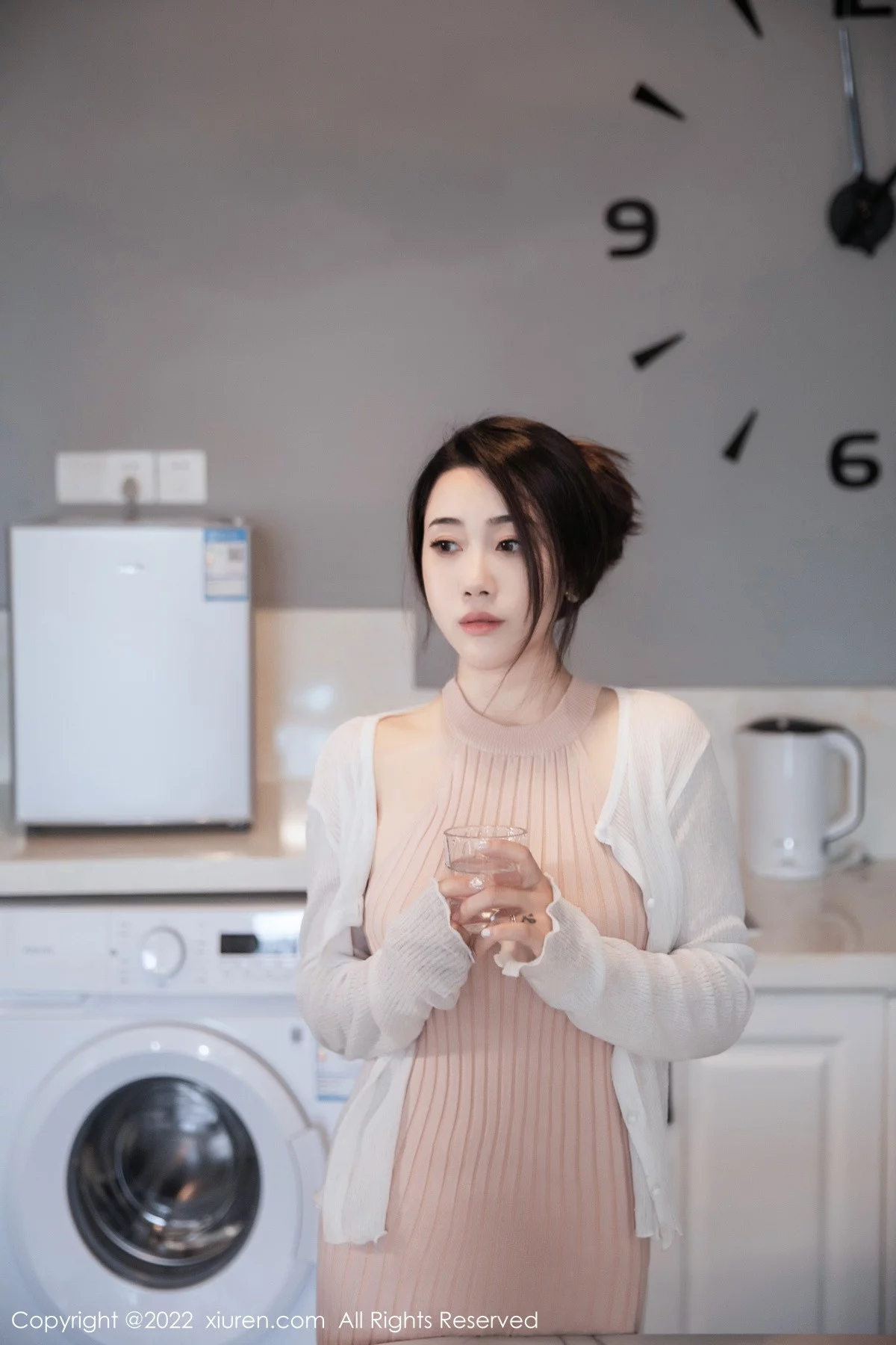 XiuRen第6066期_模特严利娅Yuliya性感粉色开叉连衣长裙秀白嫩美腿撩人诱惑写真55P