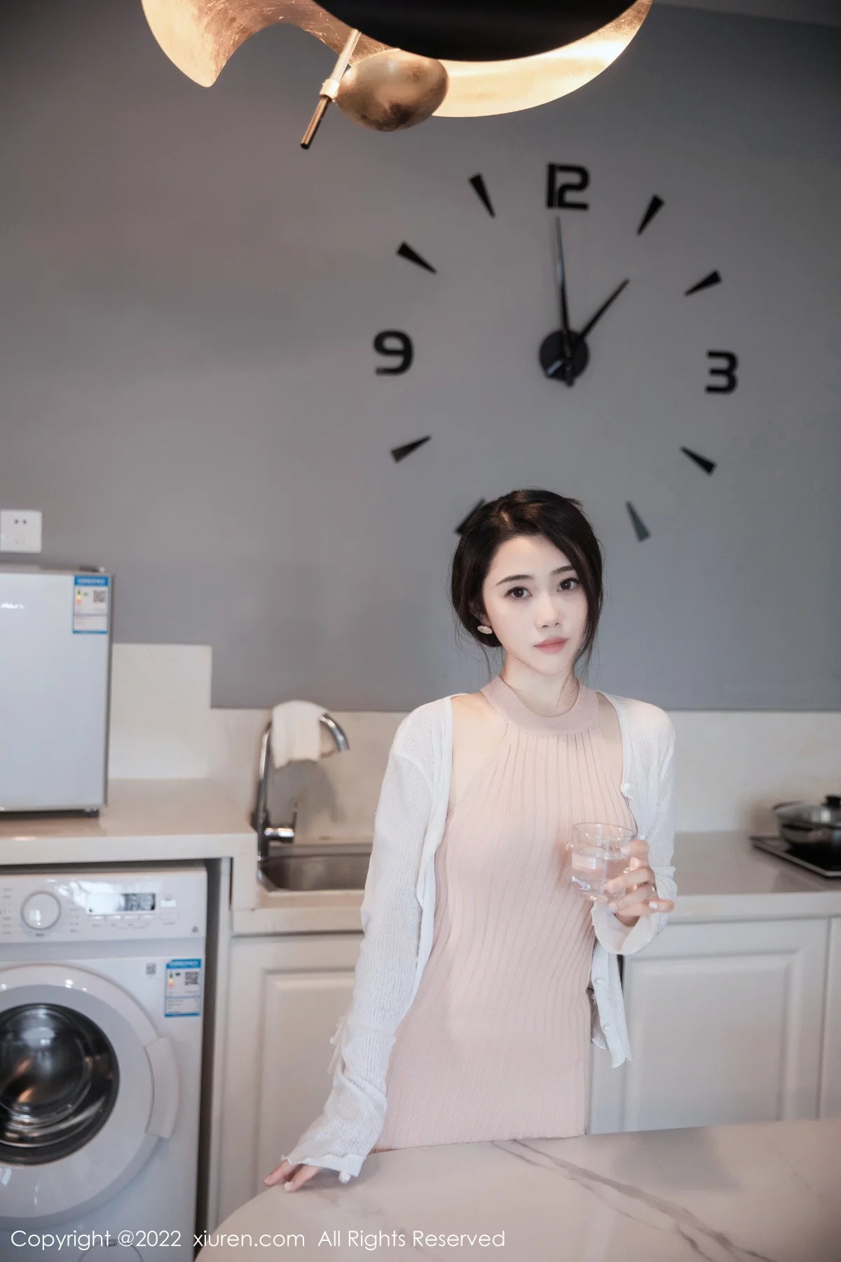 XiuRen第6066期_模特严利娅Yuliya性感粉色开叉连衣长裙秀白嫩美腿撩人诱惑写真55P
