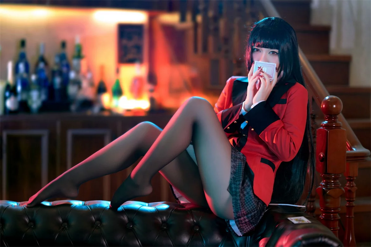 网络美女索索半半子梦子主题性感红色外套配黑短裙露超薄黑丝秀美腿诱惑写真48P