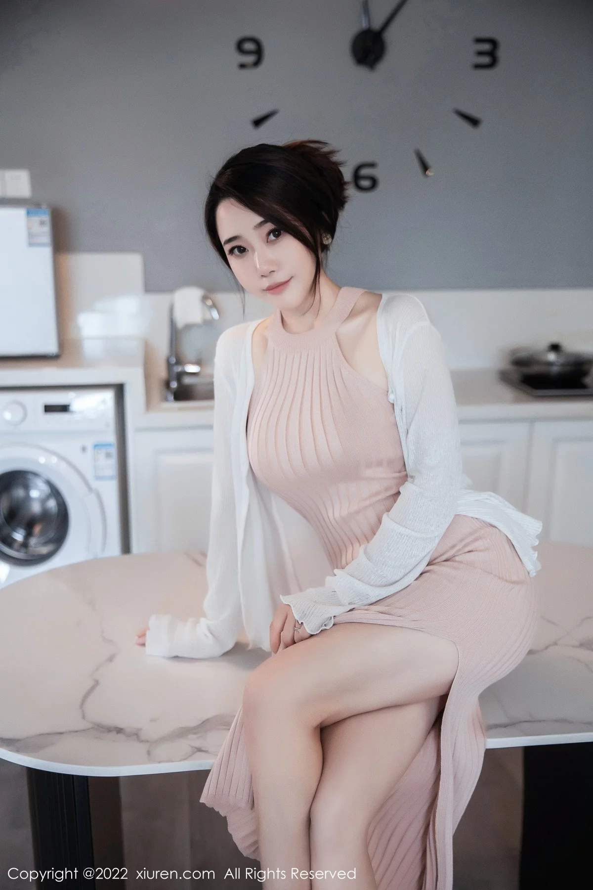 XiuRen第6066期_模特严利娅Yuliya性感粉色开叉连衣长裙秀白嫩美腿撩人诱惑写真55P
