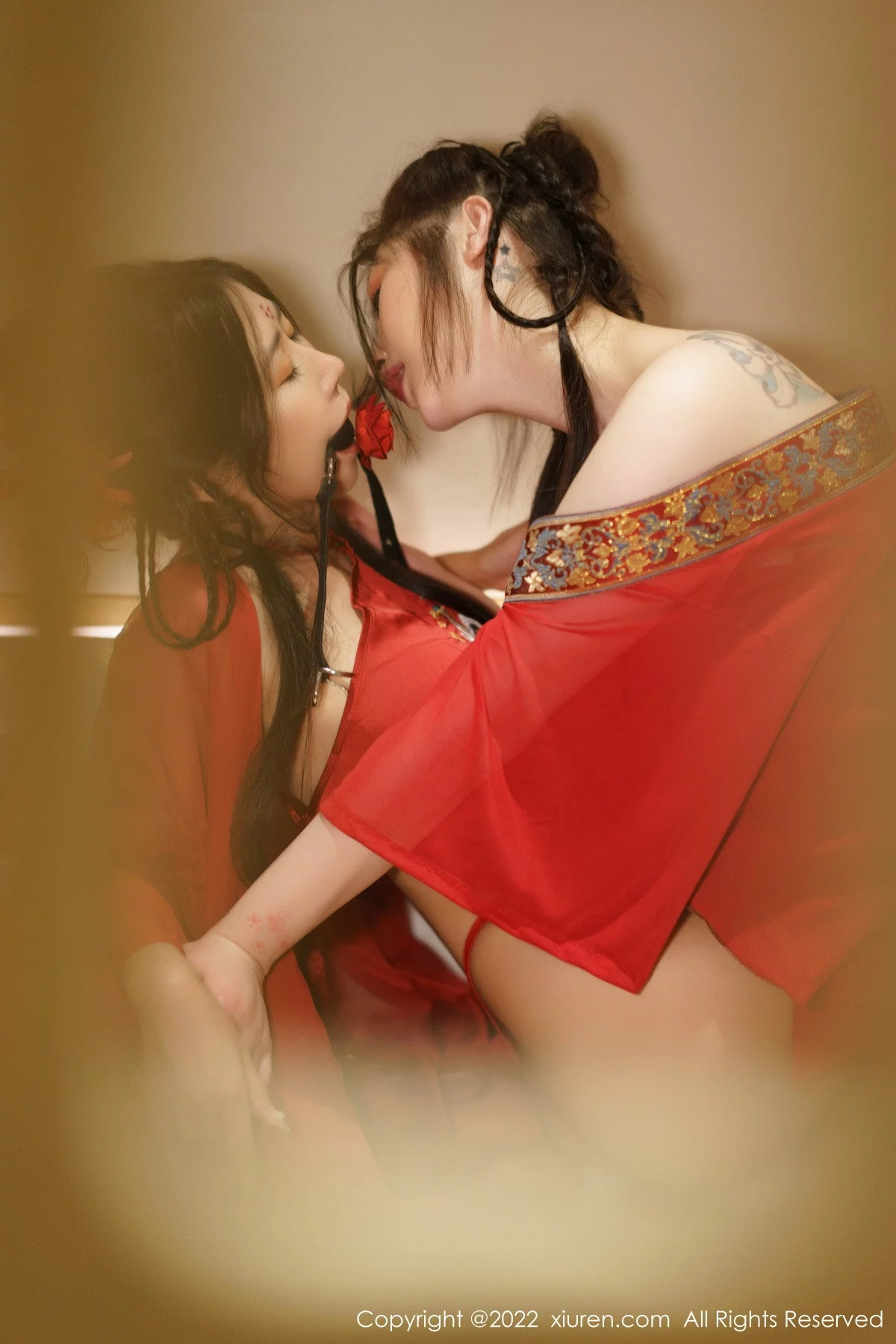 XiuRen第6068期_女神laura阿姣＆妲己_Toxic红色薄透古装服秀丰满身材诱惑写真79P