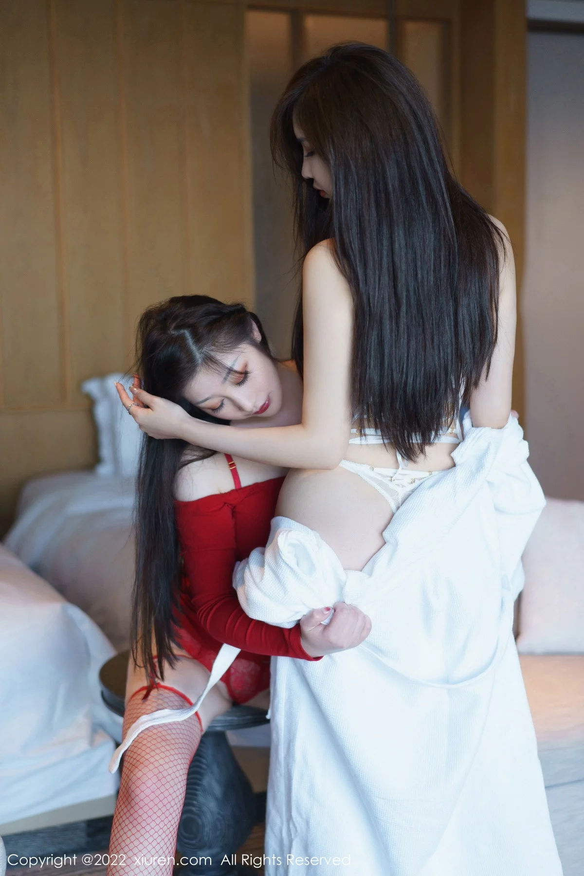 XiuRen第6070期_女神妲己_Toxic＆Carol周妍希性感服饰配网袜系列惹火诱惑写真80P
