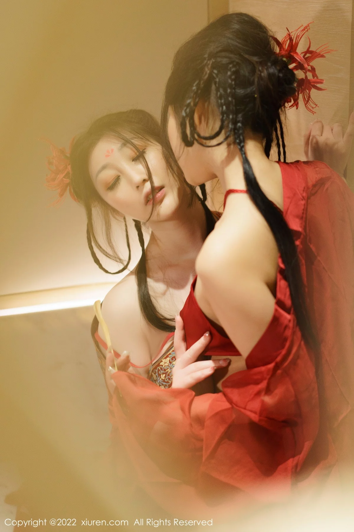 XiuRen第6068期_女神laura阿姣＆妲己_Toxic红色薄透古装服秀丰满身材诱惑写真79P