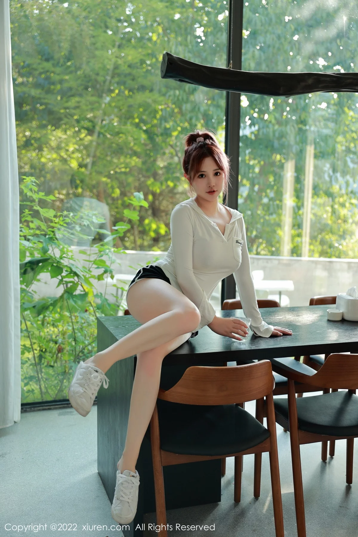 XiuRen第6067期_模特养乐多DoDo性感白T恤配黑色内衣半脱秀完美身材诱惑写真57P