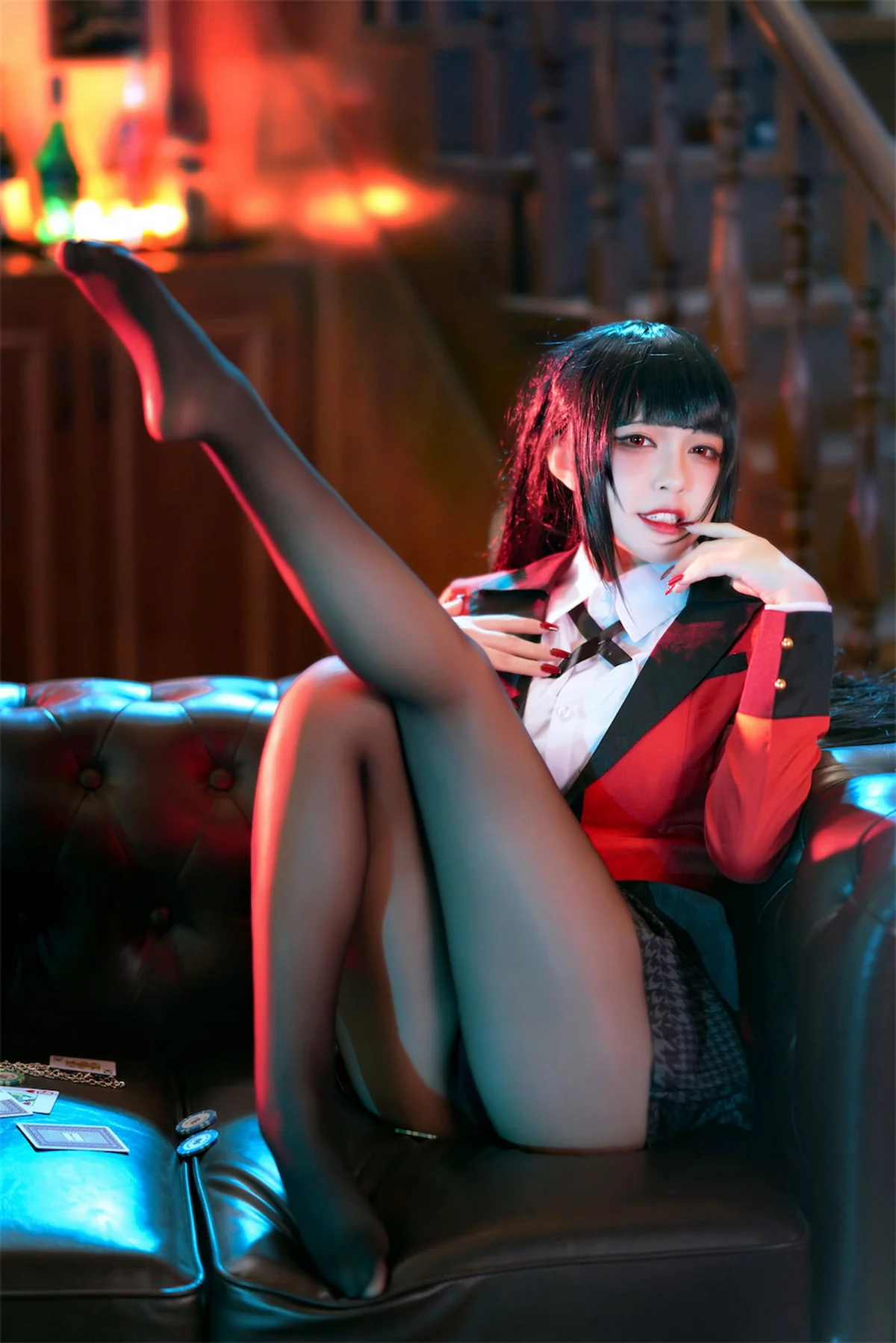 网络美女索索半半子梦子主题性感红色外套配黑短裙露超薄黑丝秀美腿诱惑写真48P