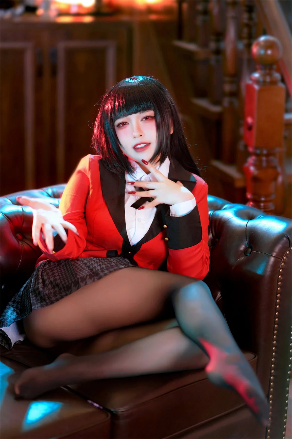 网络美女索索半半子梦子主题性感红色外套配黑短裙露超薄黑丝秀美腿诱惑写真48P