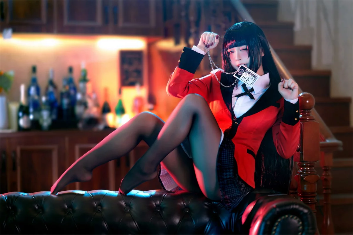 网络美女索索半半子梦子主题性感红色外套配黑短裙露超薄黑丝秀美腿诱惑写真48P