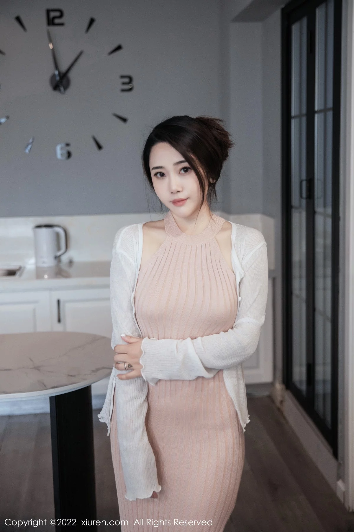 XiuRen第6066期_模特严利娅Yuliya性感粉色开叉连衣长裙秀白嫩美腿撩人诱惑写真55P