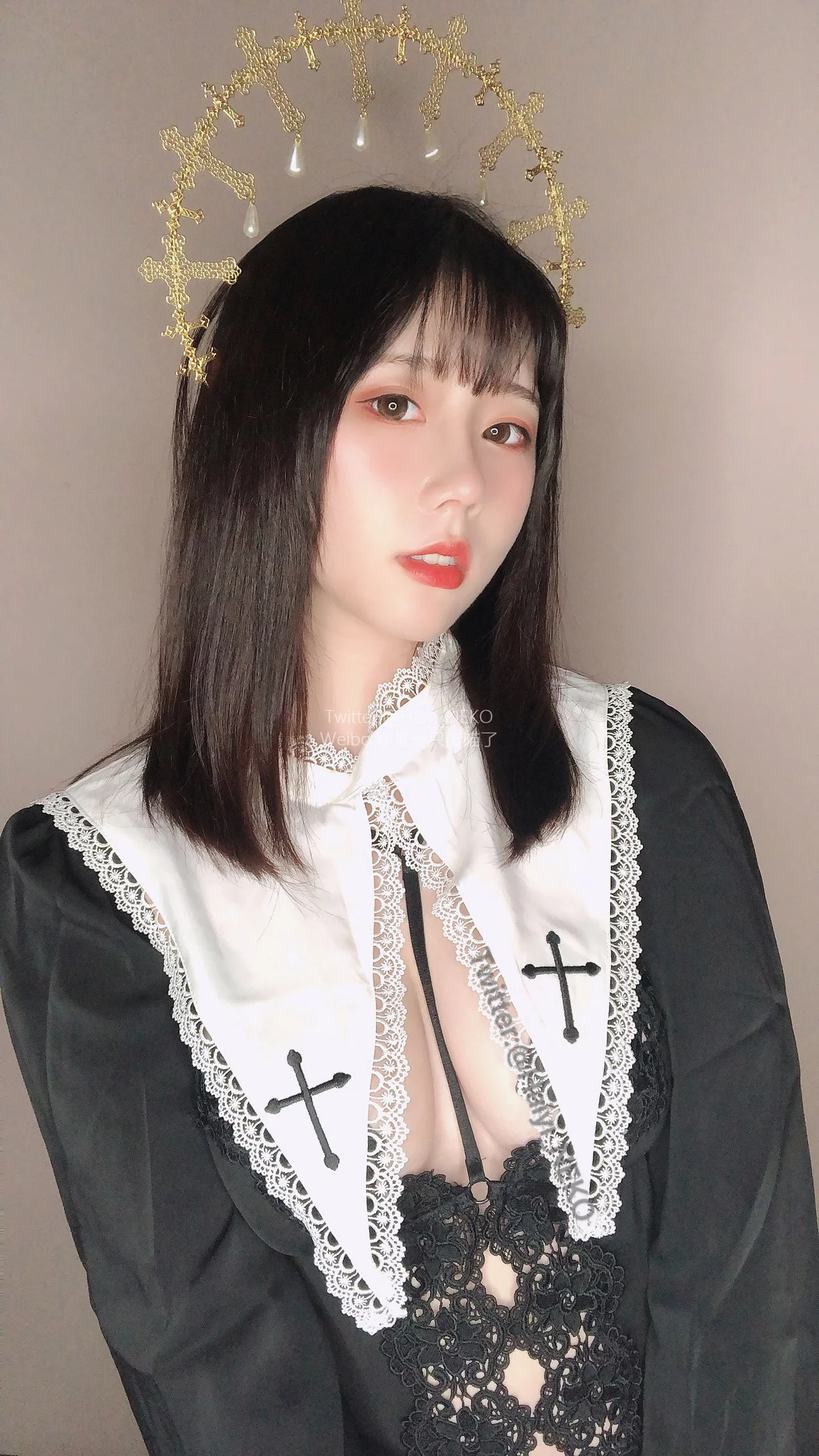 Coser美女是一只废喵了09月图集主题性感女仆装+黑色修女服饰秀豪乳诱惑写真35P