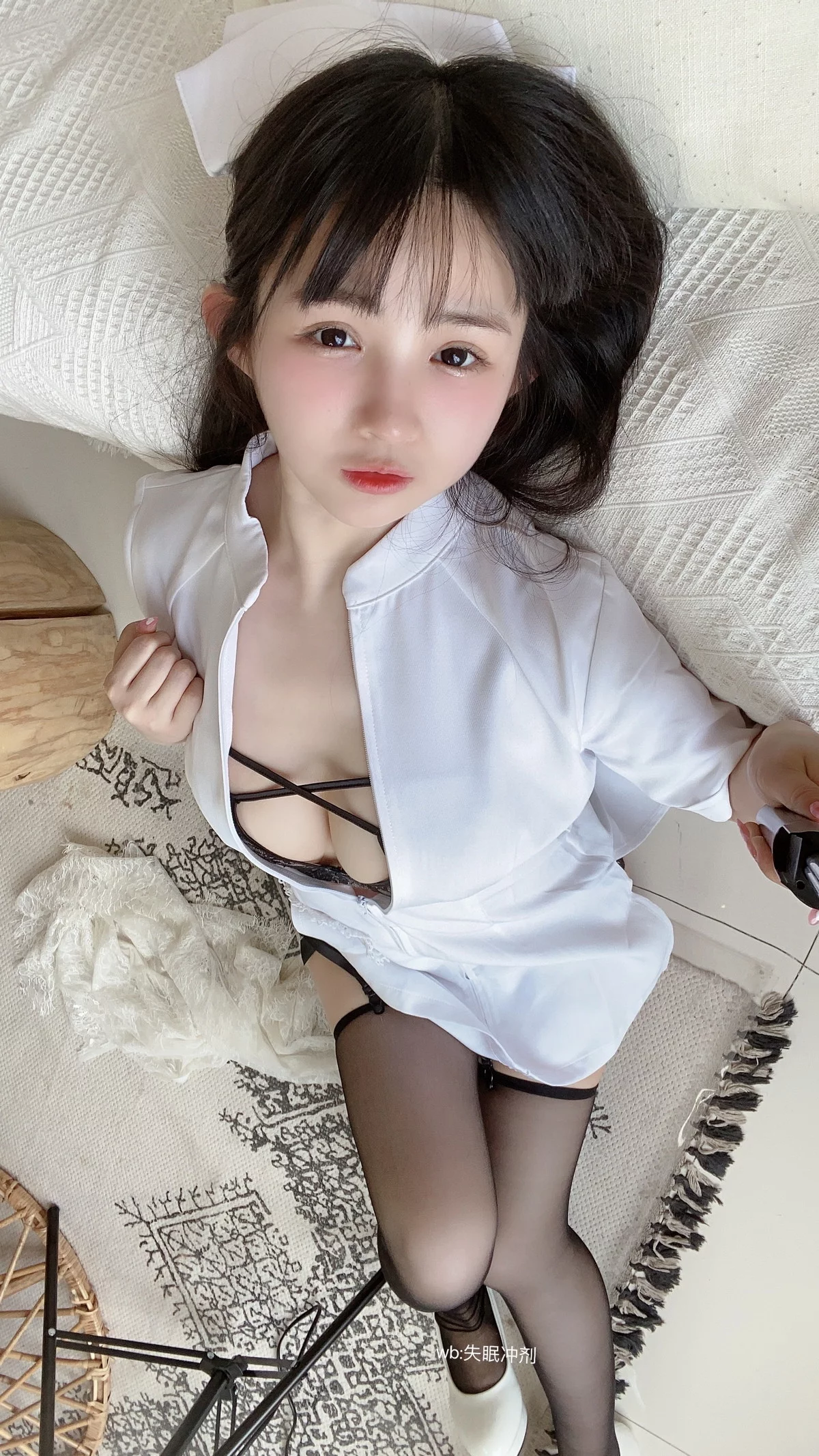 网络美女桜井宁宁小护士主题私房半脱露黑色蕾丝内衣配黑丝吊袜迷人诱惑写真36P