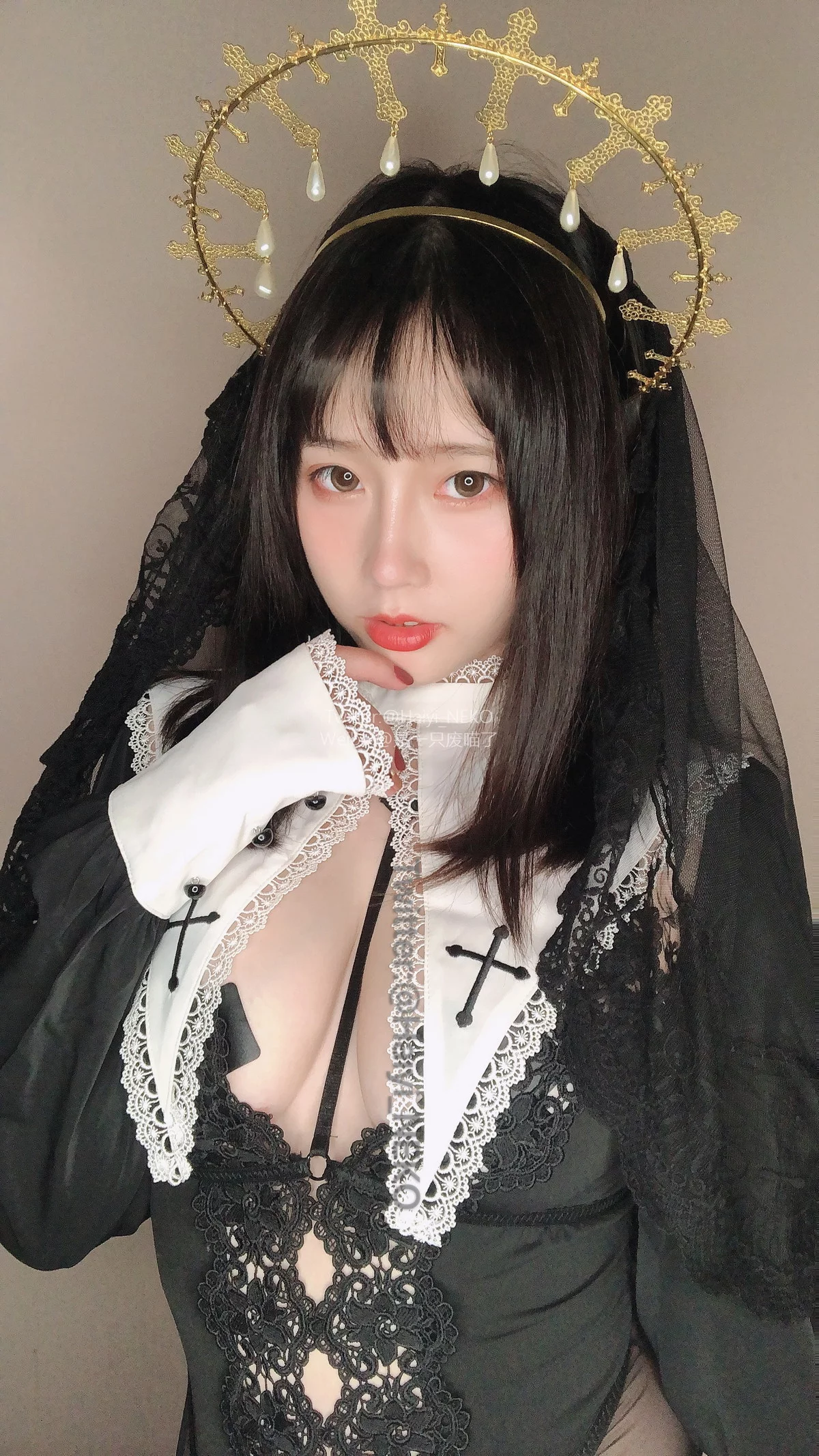 Coser美女是一只废喵了09月图集主题性感女仆装+黑色修女服饰秀豪乳诱惑写真35P
