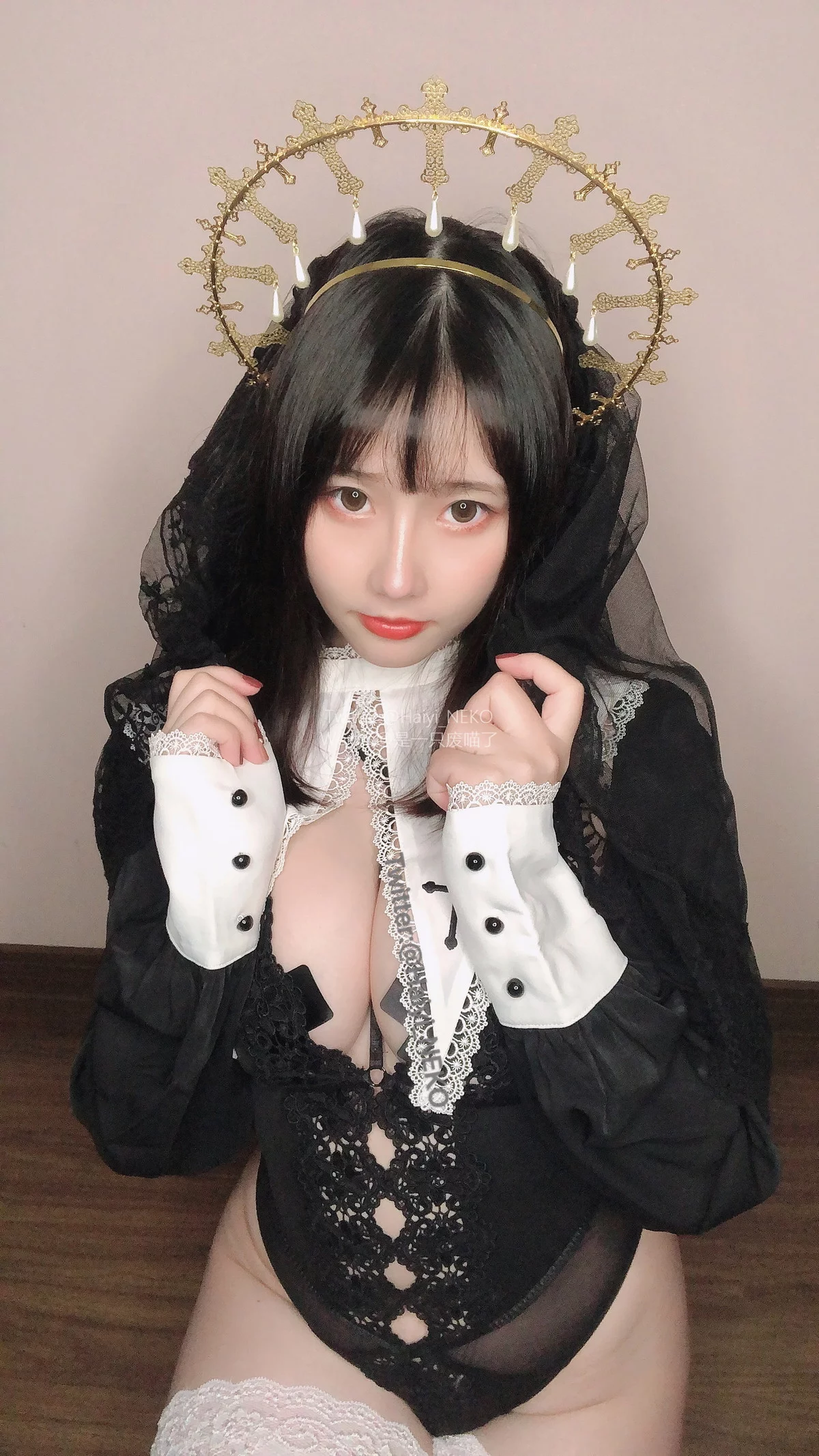 Coser美女是一只废喵了09月图集主题性感女仆装+黑色修女服饰秀豪乳诱惑写真35P