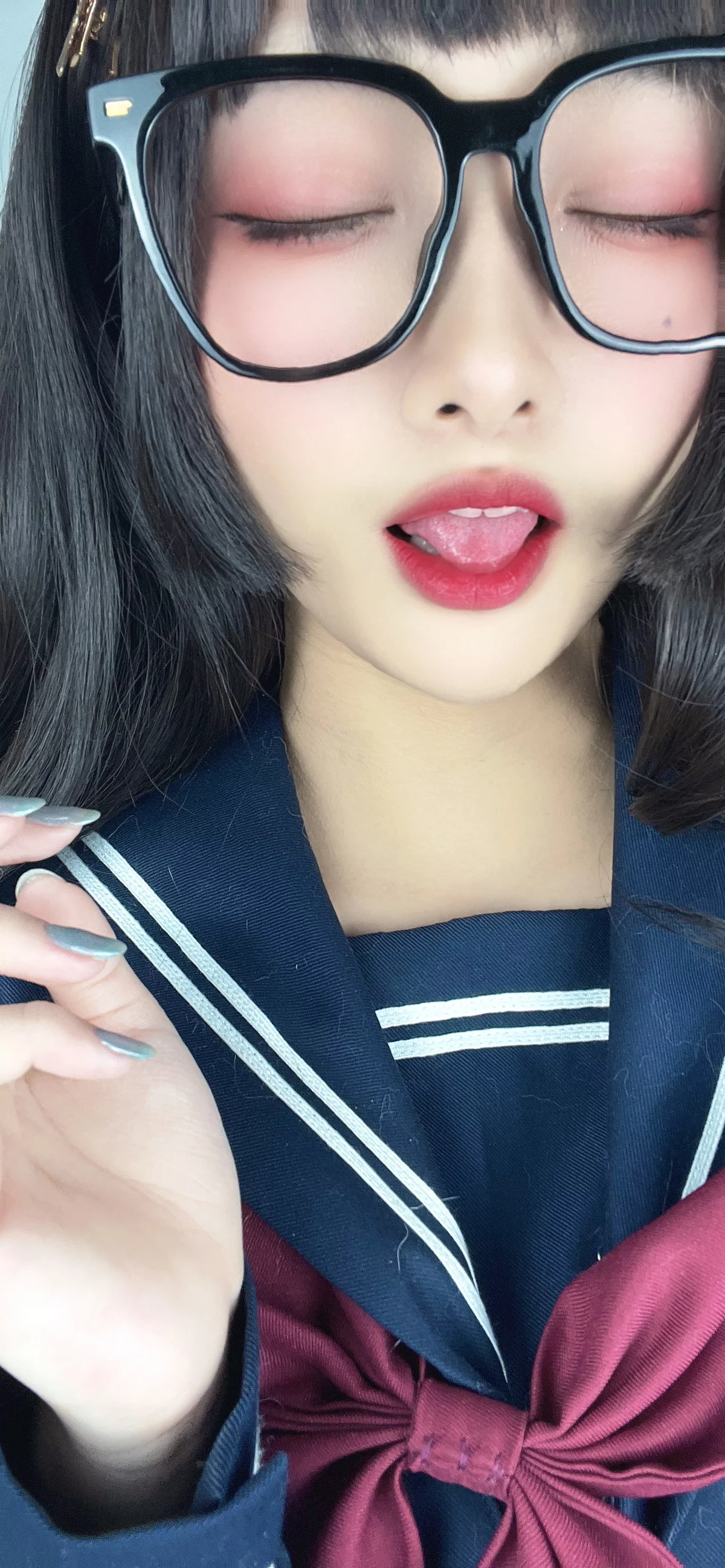 动漫博主洛璃LoLiSAMA漫画主题私房脱学生制服露性感蕾丝内衣丰满诱惑写真113P