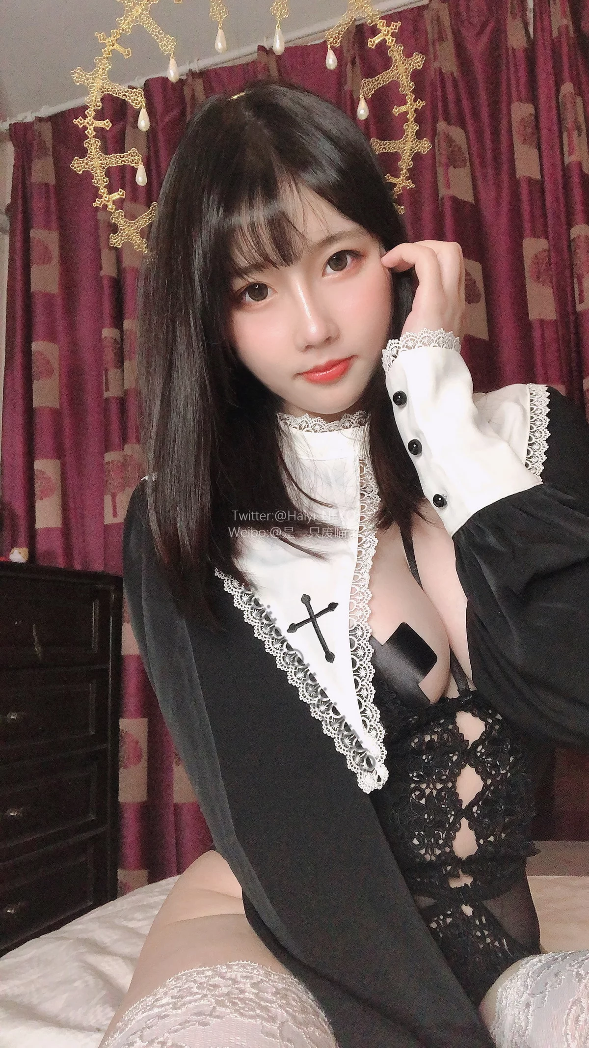 Coser美女是一只废喵了09月图集主题性感女仆装+黑色修女服饰秀豪乳诱惑写真35P