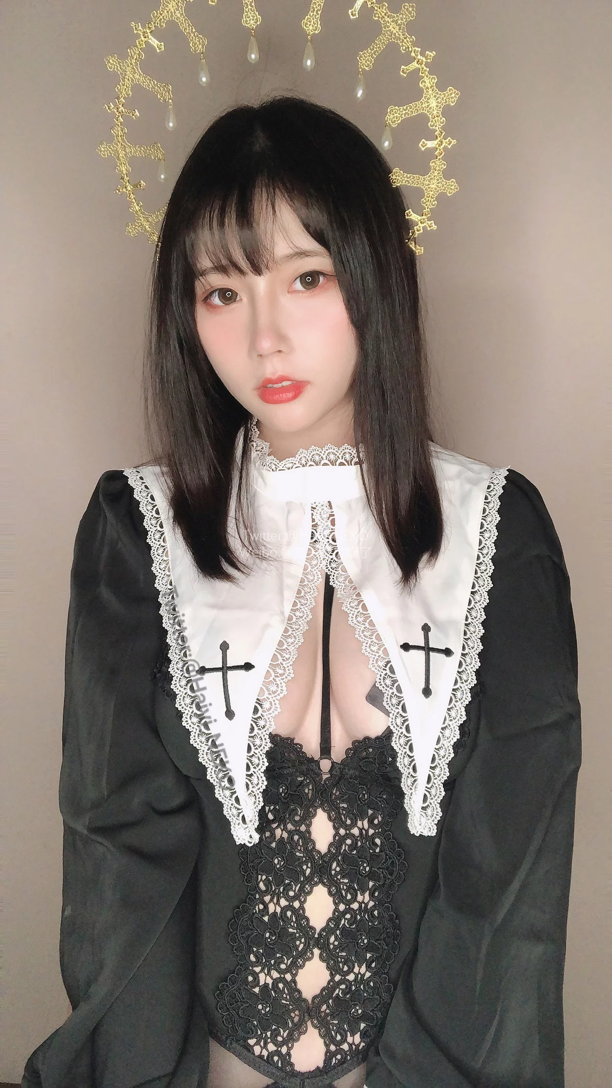 Coser美女是一只废喵了09月图集主题性感女仆装+黑色修女服饰秀豪乳诱惑写真35P