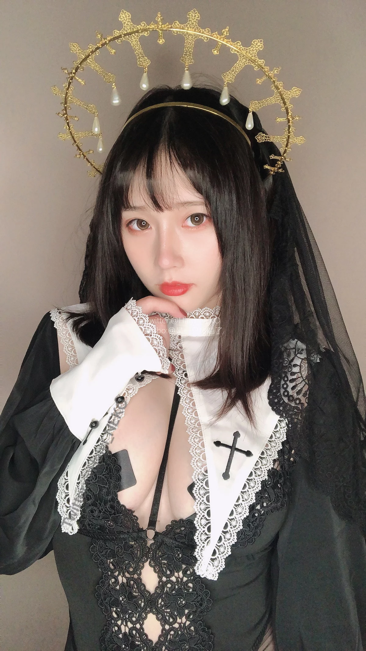 Coser美女是一只废喵了09月图集主题性感女仆装+黑色修女服饰秀豪乳诱惑写真35P