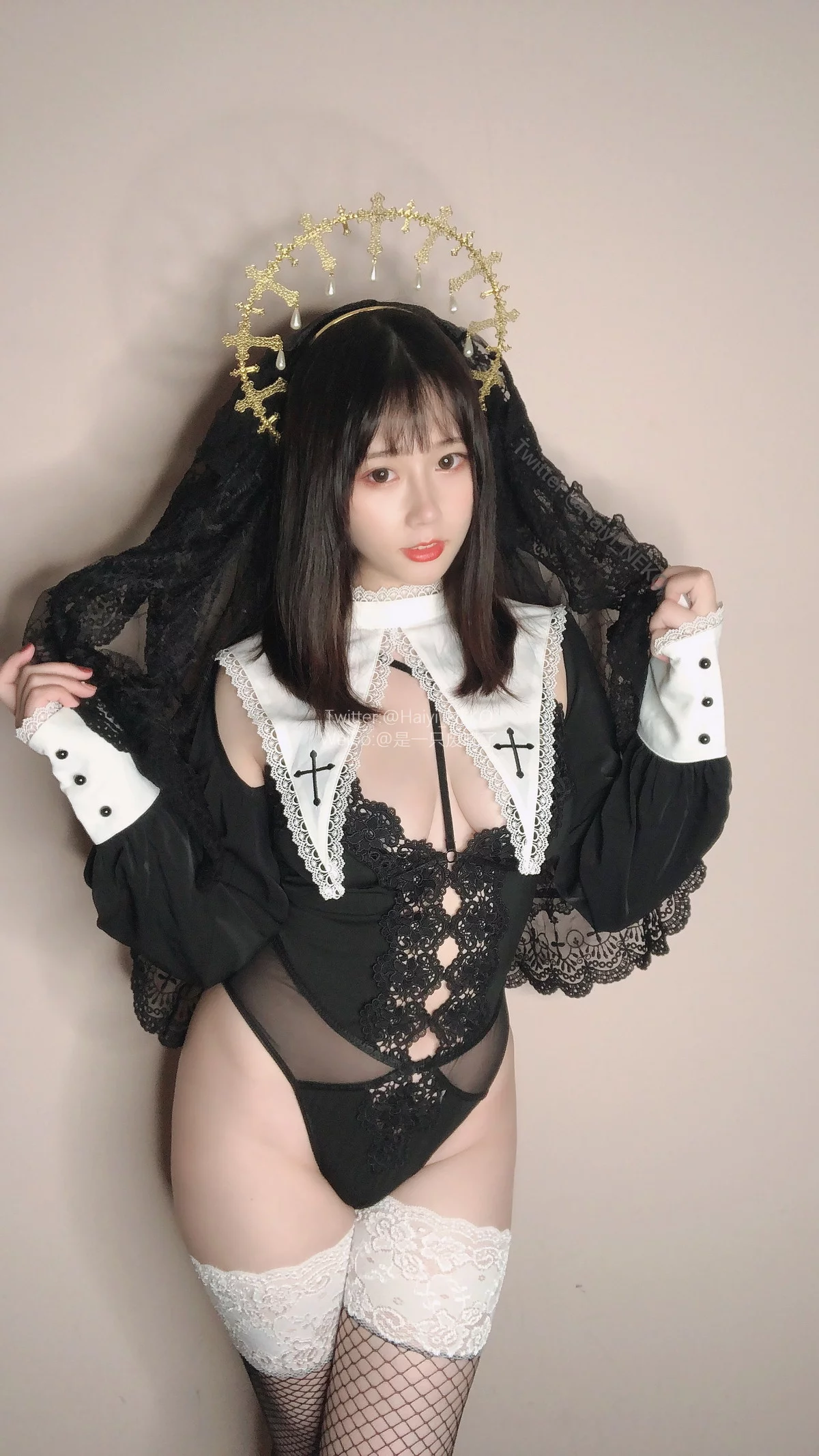 Coser美女是一只废喵了09月图集主题性感女仆装+黑色修女服饰秀豪乳诱惑写真35P