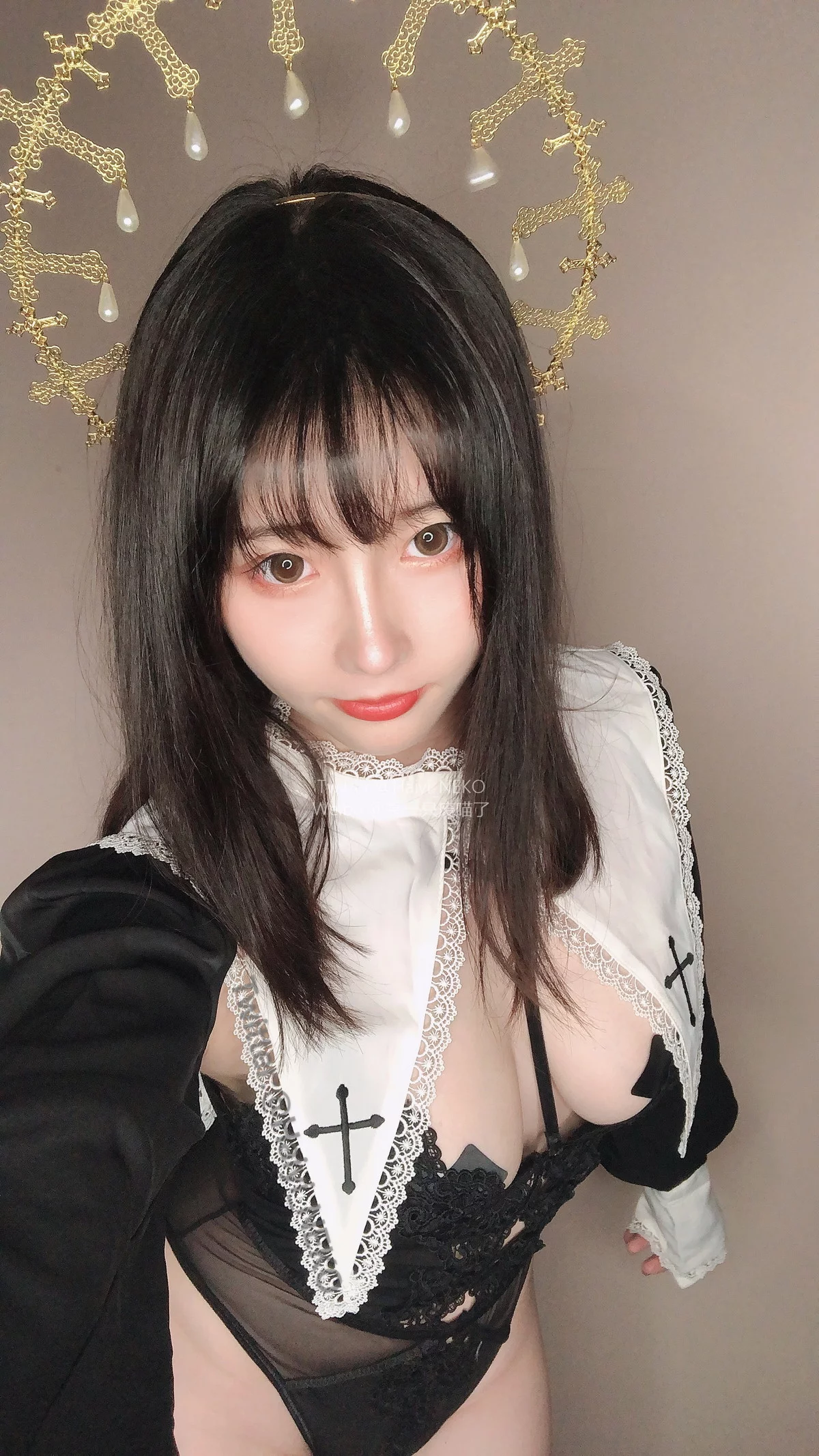 Coser美女是一只废喵了09月图集主题性感女仆装+黑色修女服饰秀豪乳诱惑写真35P