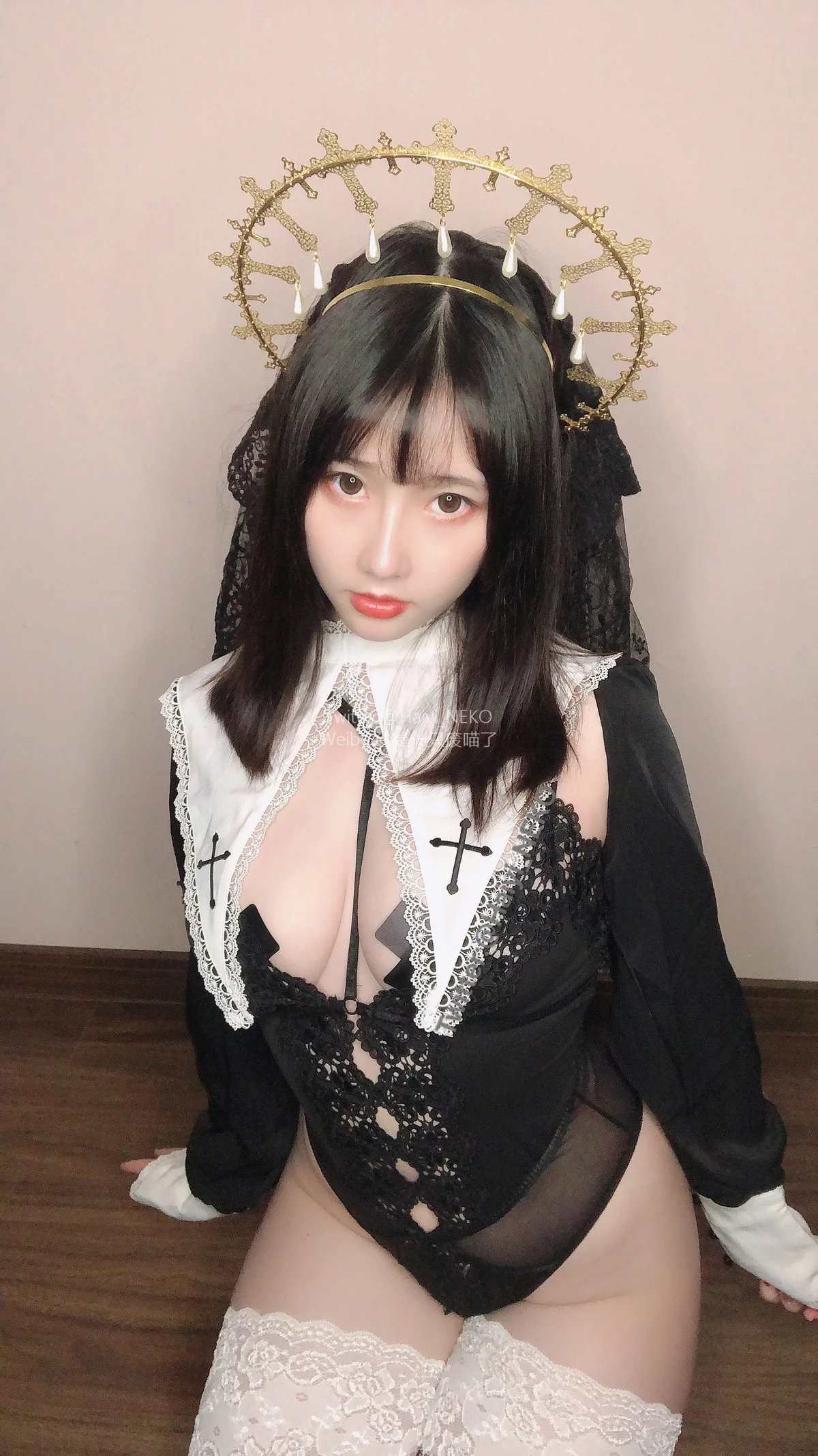 Coser美女是一只废喵了09月图集主题性感女仆装+黑色修女服饰秀豪乳诱惑写真35P