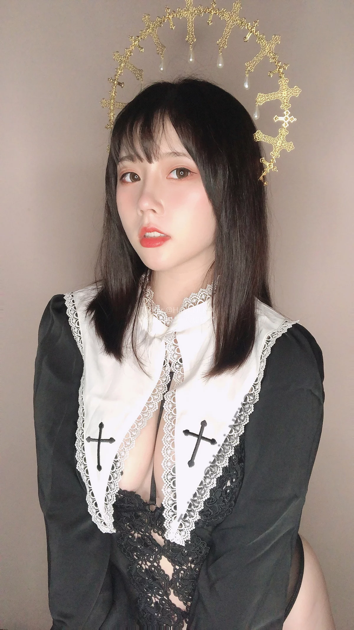 Coser美女是一只废喵了09月图集主题性感女仆装+黑色修女服饰秀豪乳诱惑写真35P