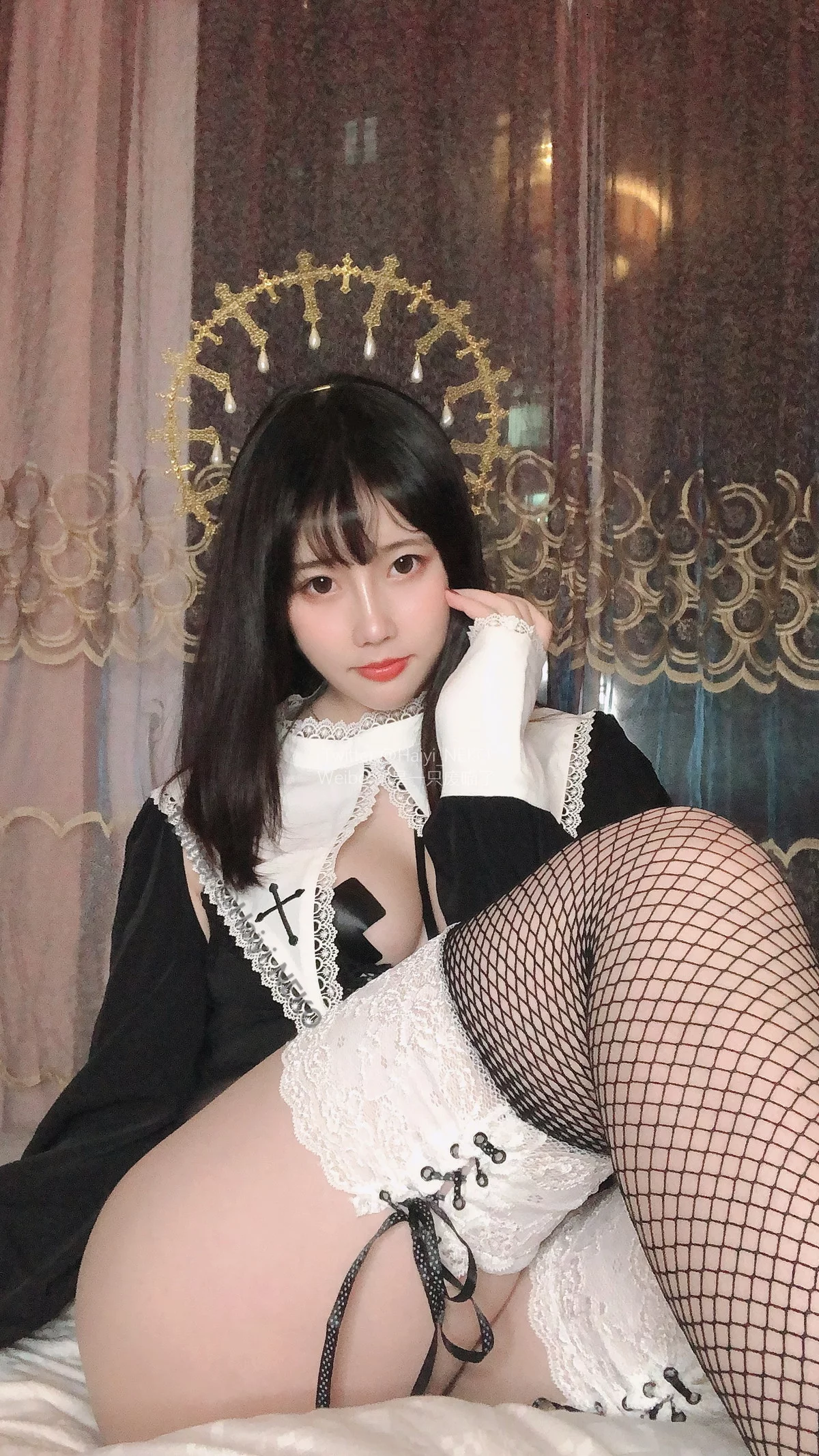 Coser美女是一只废喵了09月图集主题性感女仆装+黑色修女服饰秀豪乳诱惑写真35P
