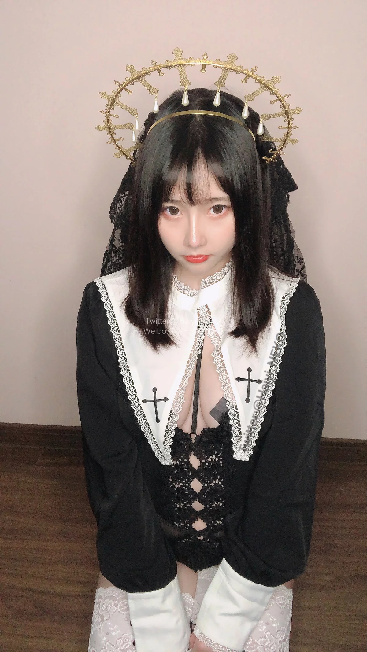 Coser美女是一只废喵了09月图集主题性感女仆装+黑色修女服饰秀豪乳诱惑写真35P
