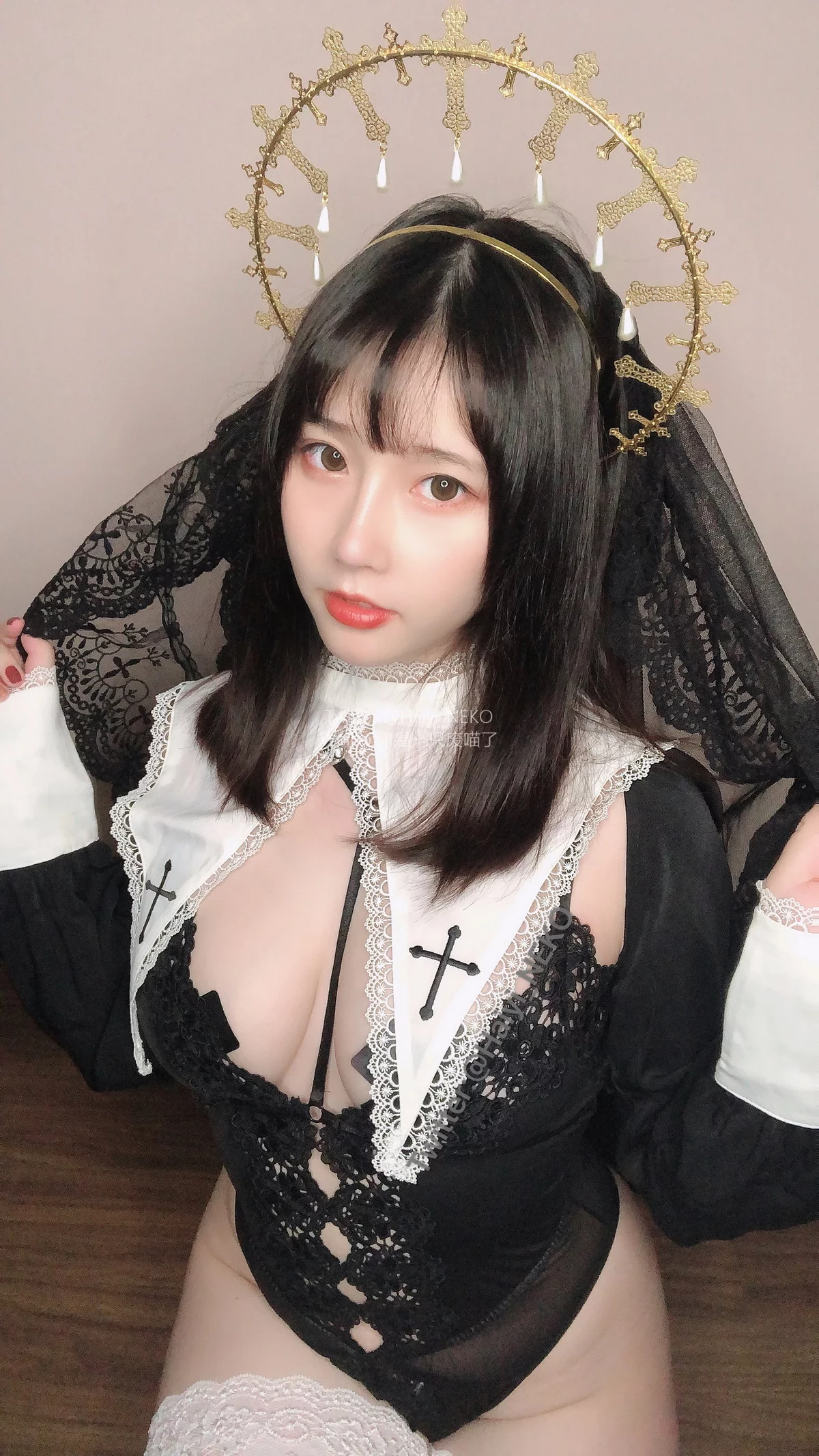 Coser美女是一只废喵了09月图集主题性感女仆装+黑色修女服饰秀豪乳诱惑写真35P