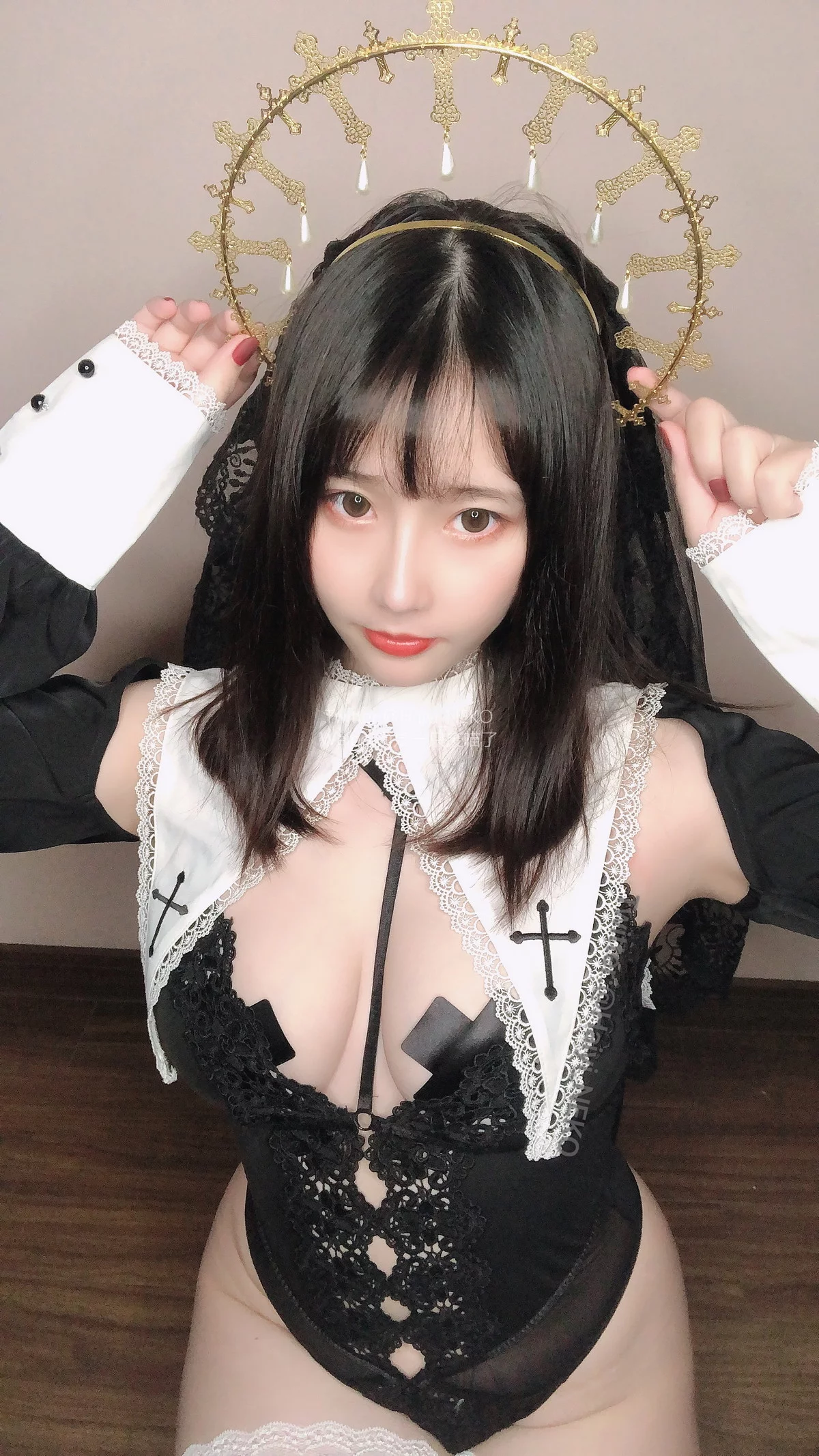 Coser美女是一只废喵了09月图集主题性感女仆装+黑色修女服饰秀豪乳诱惑写真35P