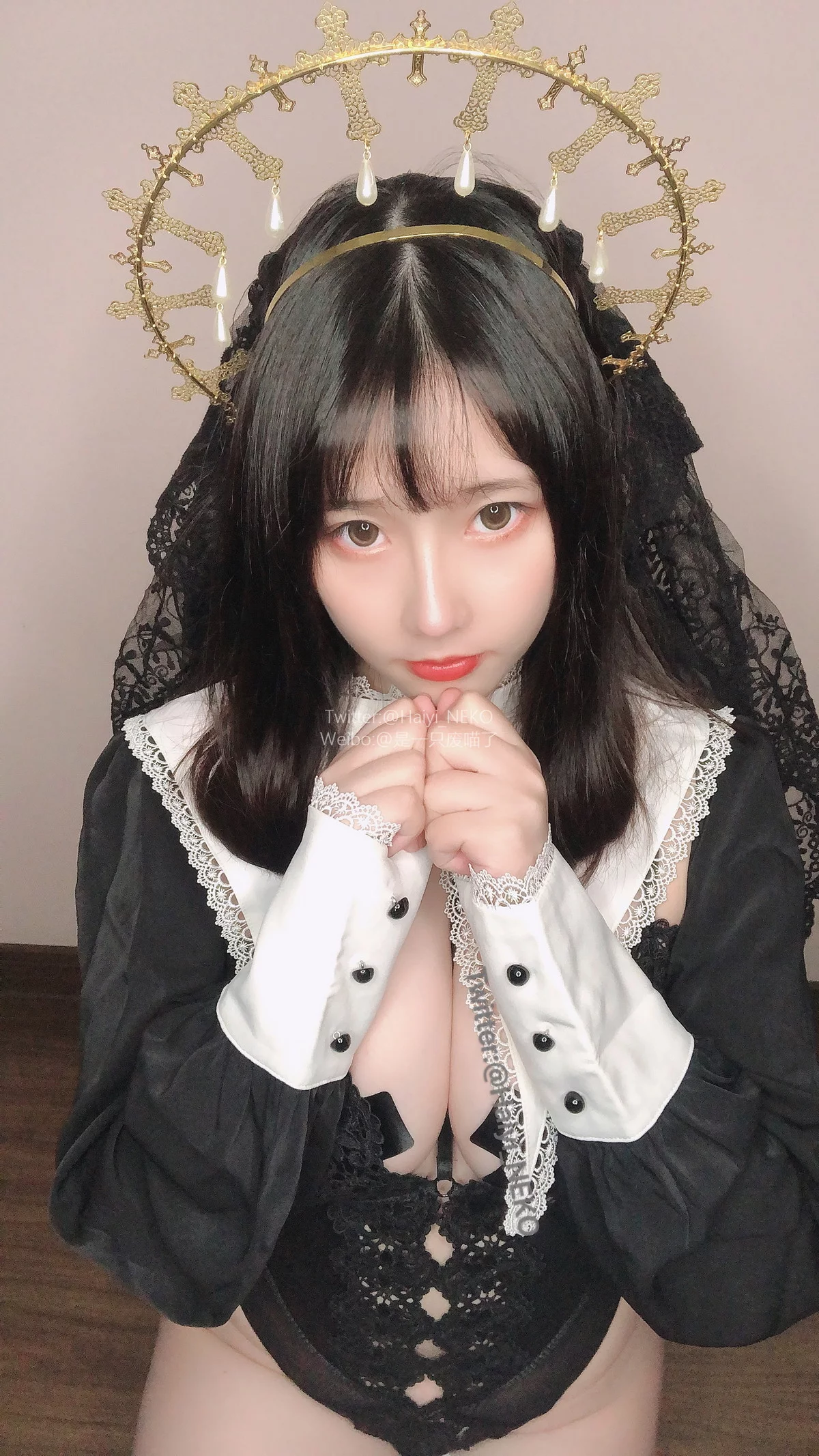 Coser美女是一只废喵了09月图集主题性感女仆装+黑色修女服饰秀豪乳诱惑写真35P