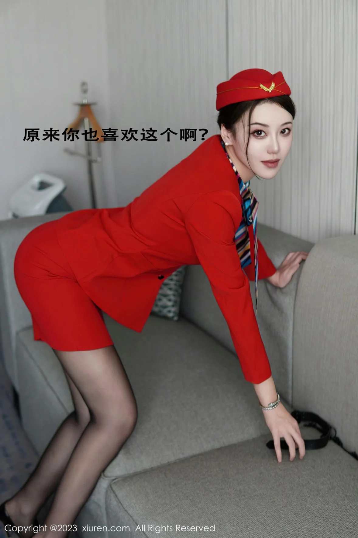 XiuRen第6088期_模特米娜MnaL私房脱性感空姐制服露黑色蕾丝内衣撩人诱惑写真72P