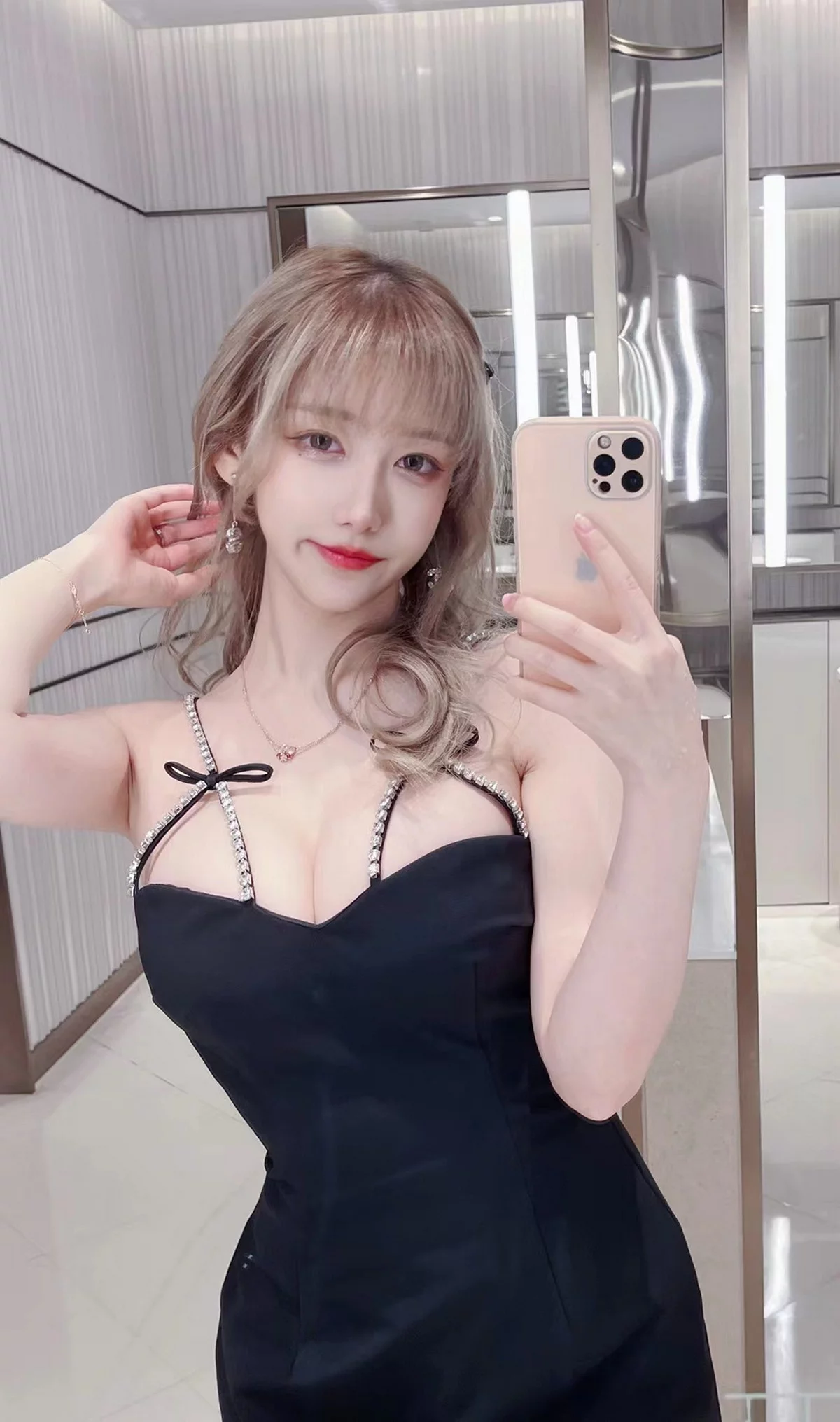 人气Coser啾小妍合集主题私房性感服饰系列秀完美身材翘臀美腿迷人诱惑写真328P
